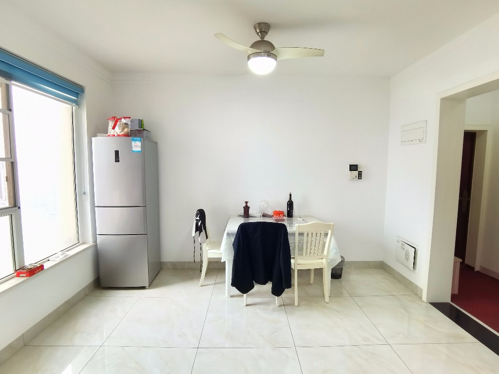 佳兆业金域天下三期 3室2厅2卫 72.80万 佳兆业金域天下三期 3室2厅2卫 72.80万客厅