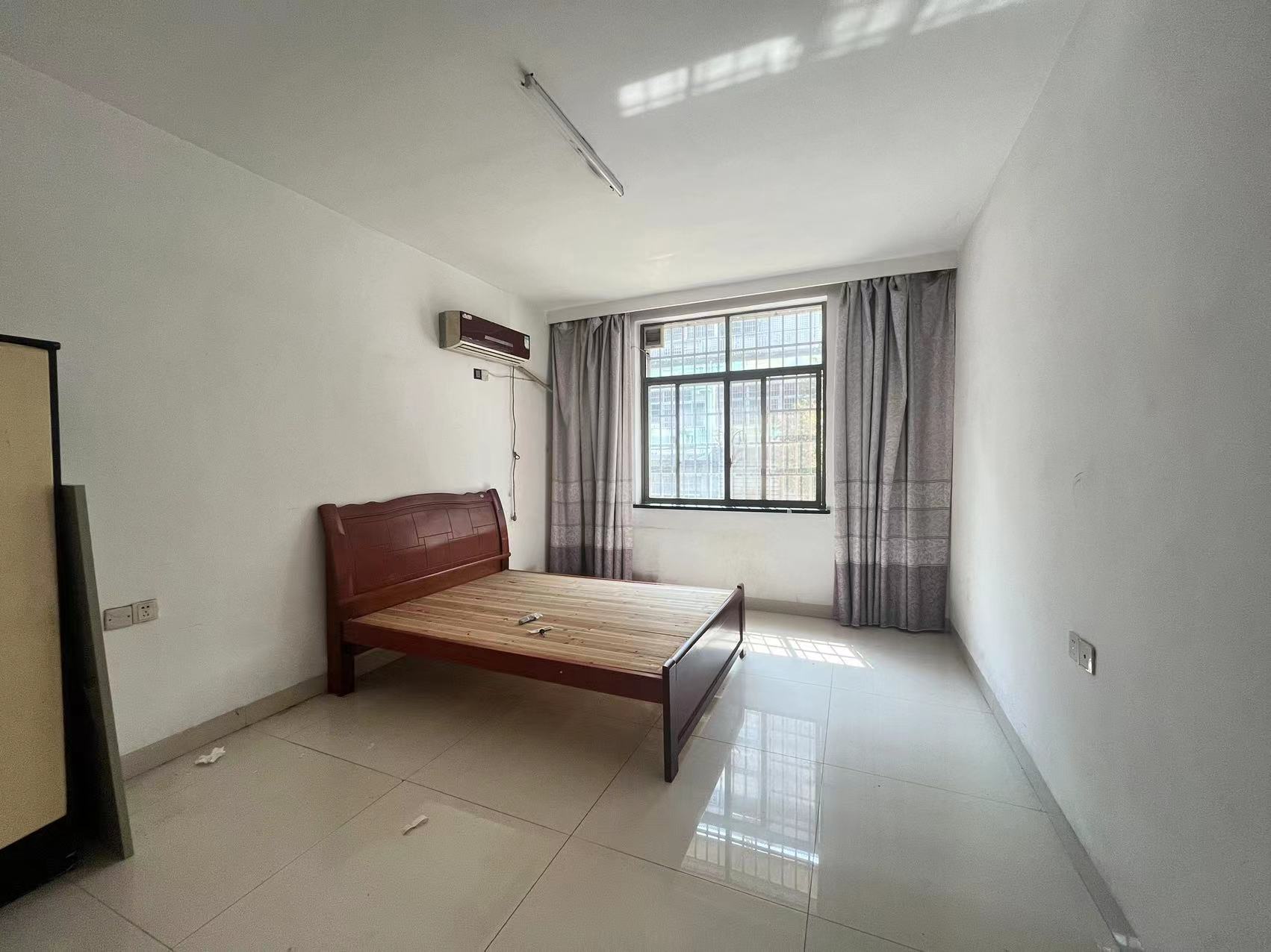 益欣园小区 4室2厅1卫 1600.0元/月 益欣园小区 4室2厅1卫 1600.0元/月室内图