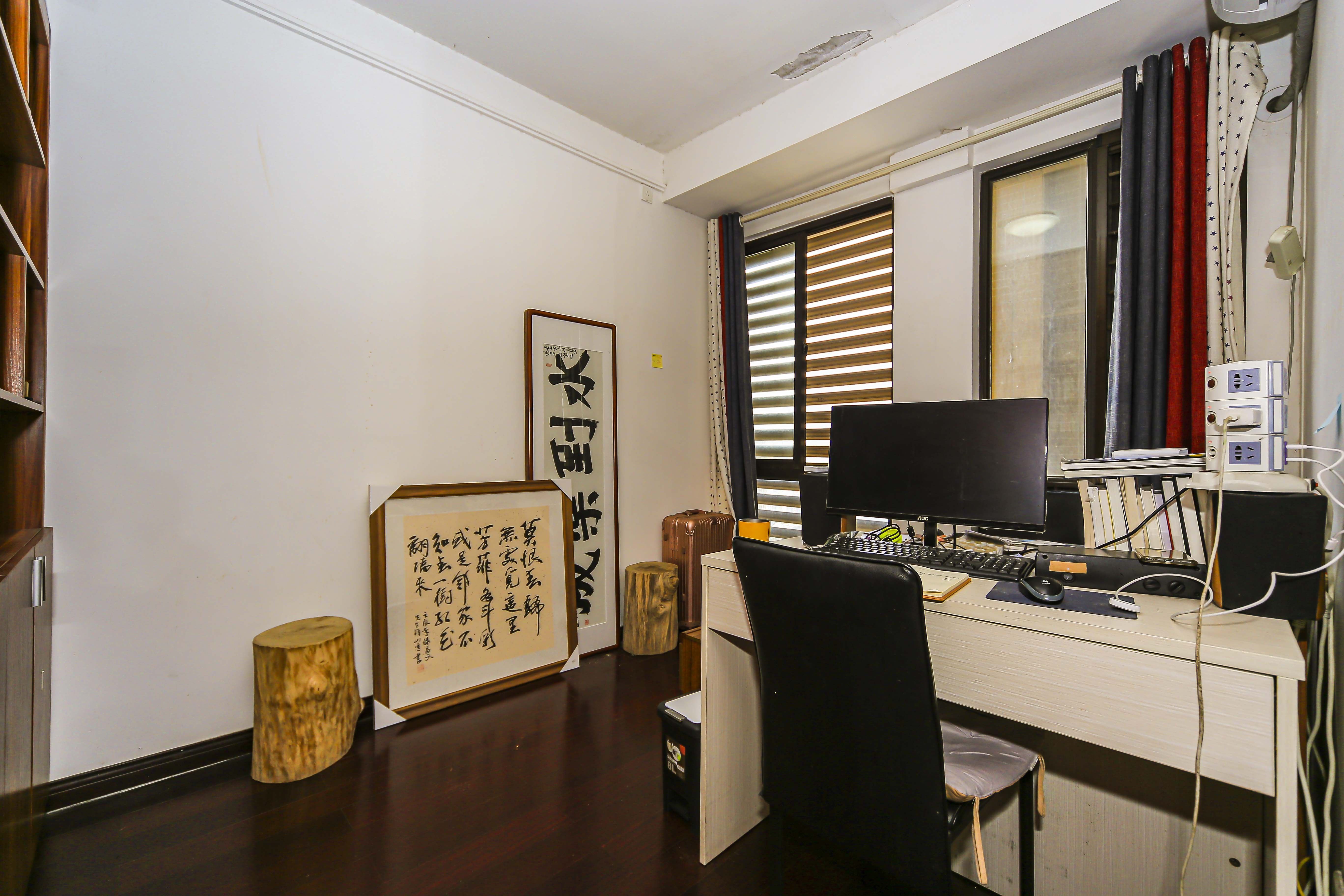 中海国际二期  3室2厅1卫    102.8万 中海国际二期  3室2厅1卫    102.8万卧室