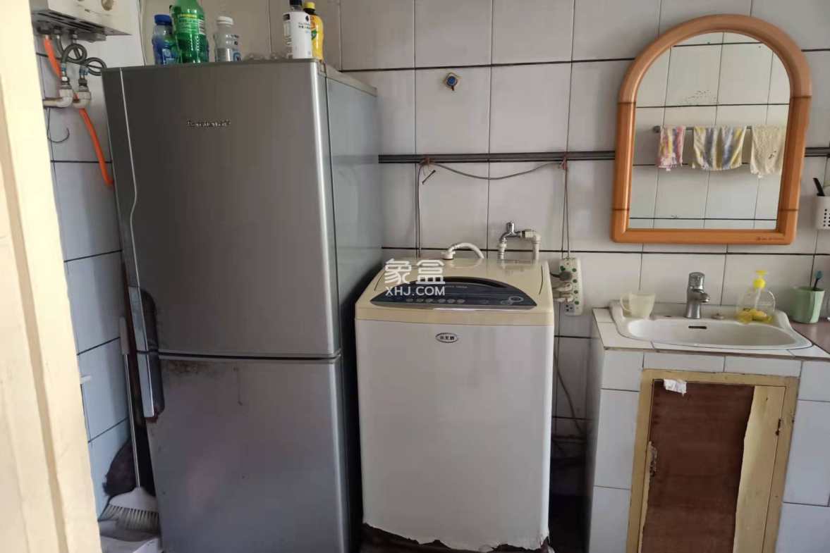 老公安局宿舍 3室2厅1卫 34.8万 老公安局宿舍 3室2厅1卫 34.8万客厅