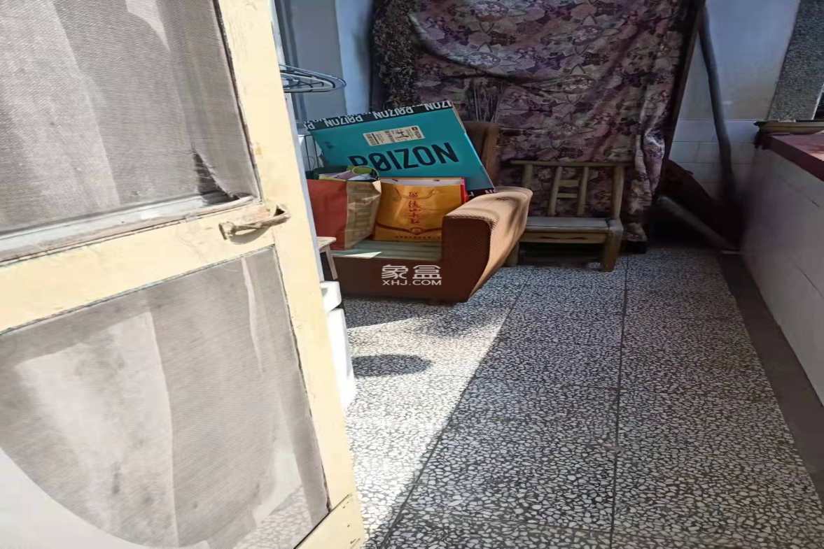 老公安局宿舍 3室2厅1卫 34.8万 老公安局宿舍 3室2厅1卫 34.8万客厅