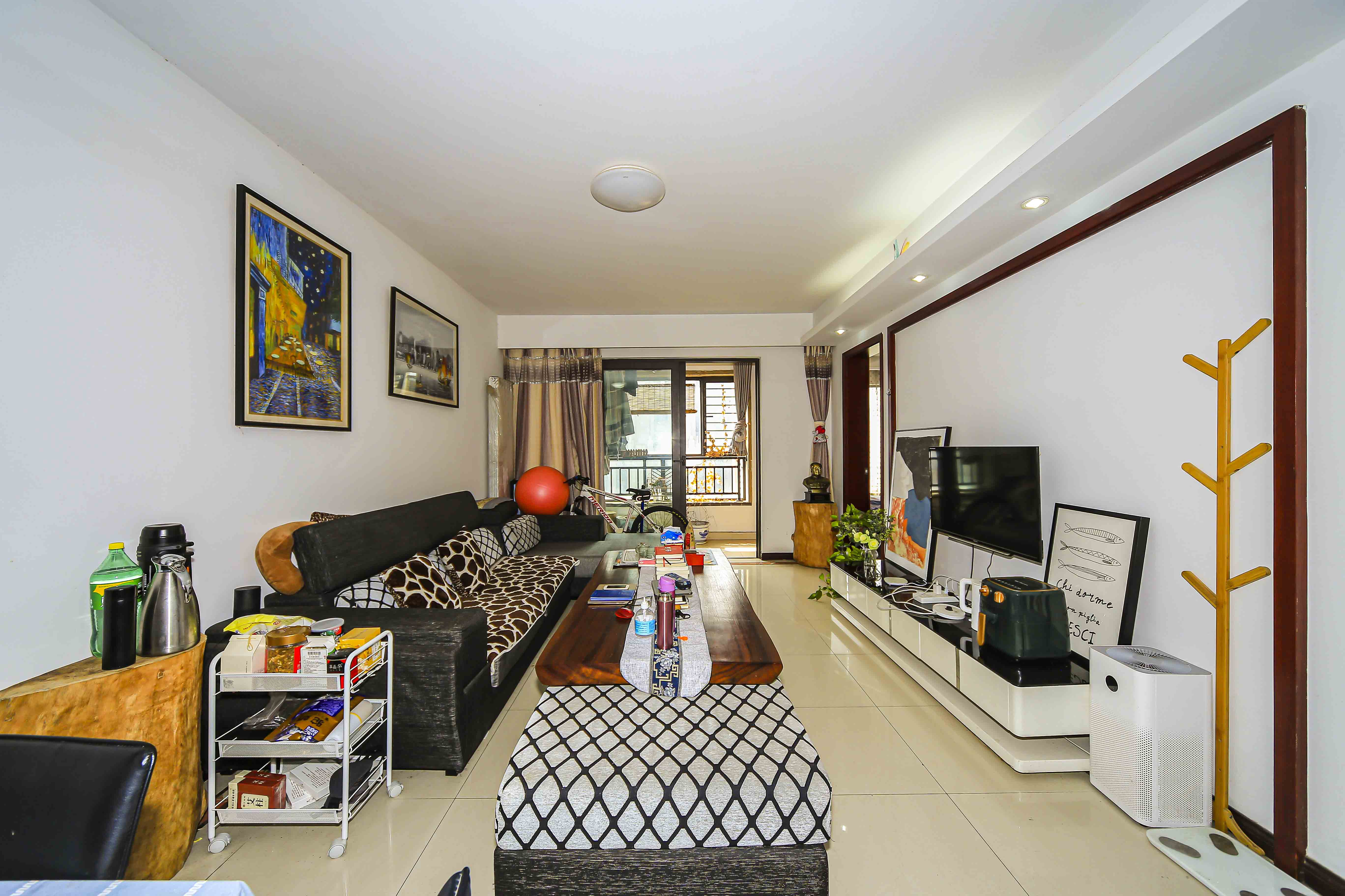 中海国际二期  3室2厅1卫    102.8万 中海国际二期  3室2厅1卫    102.8万客厅