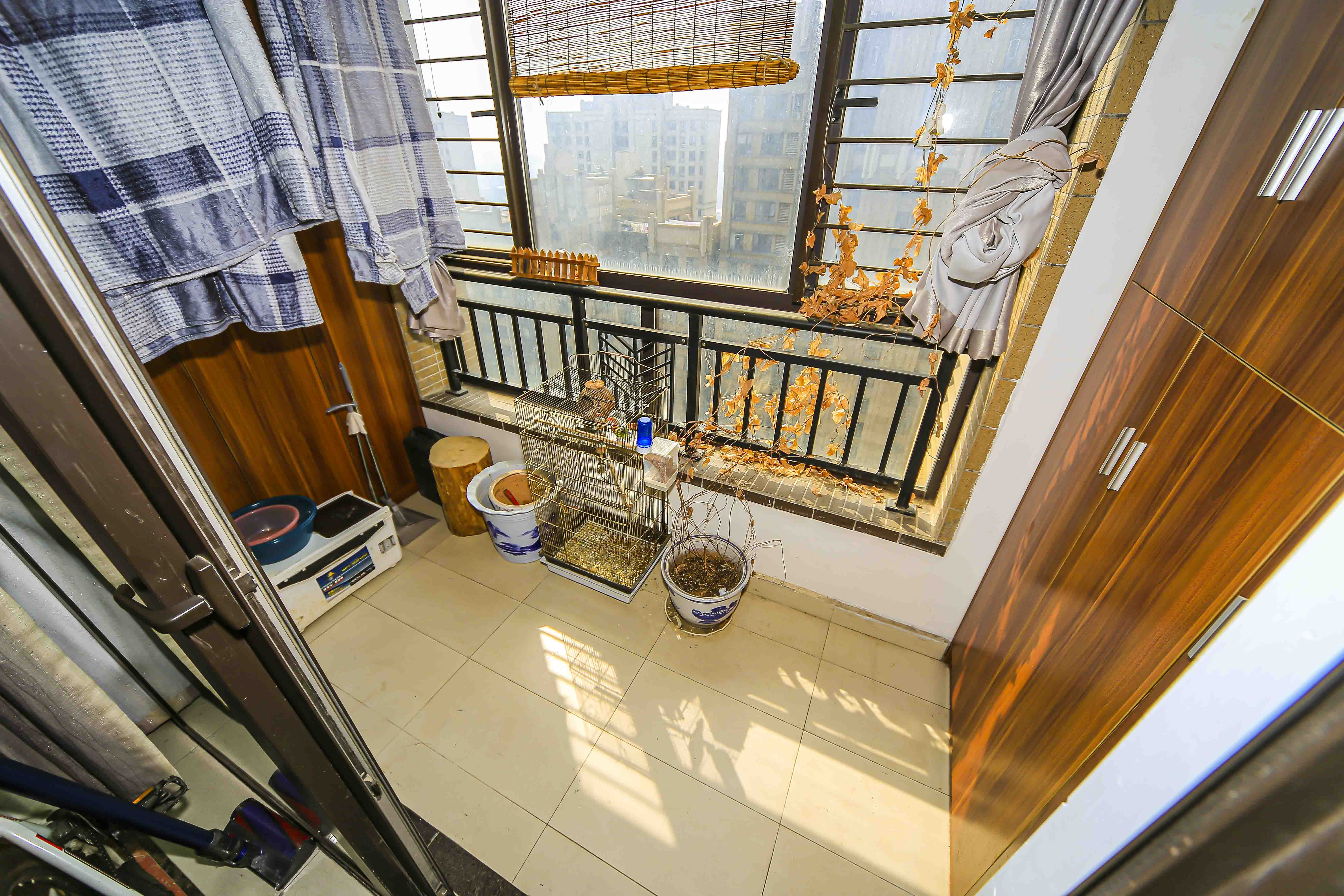 中海国际二期  3室2厅1卫    102.8万 中海国际二期  3室2厅1卫    102.8万阳台