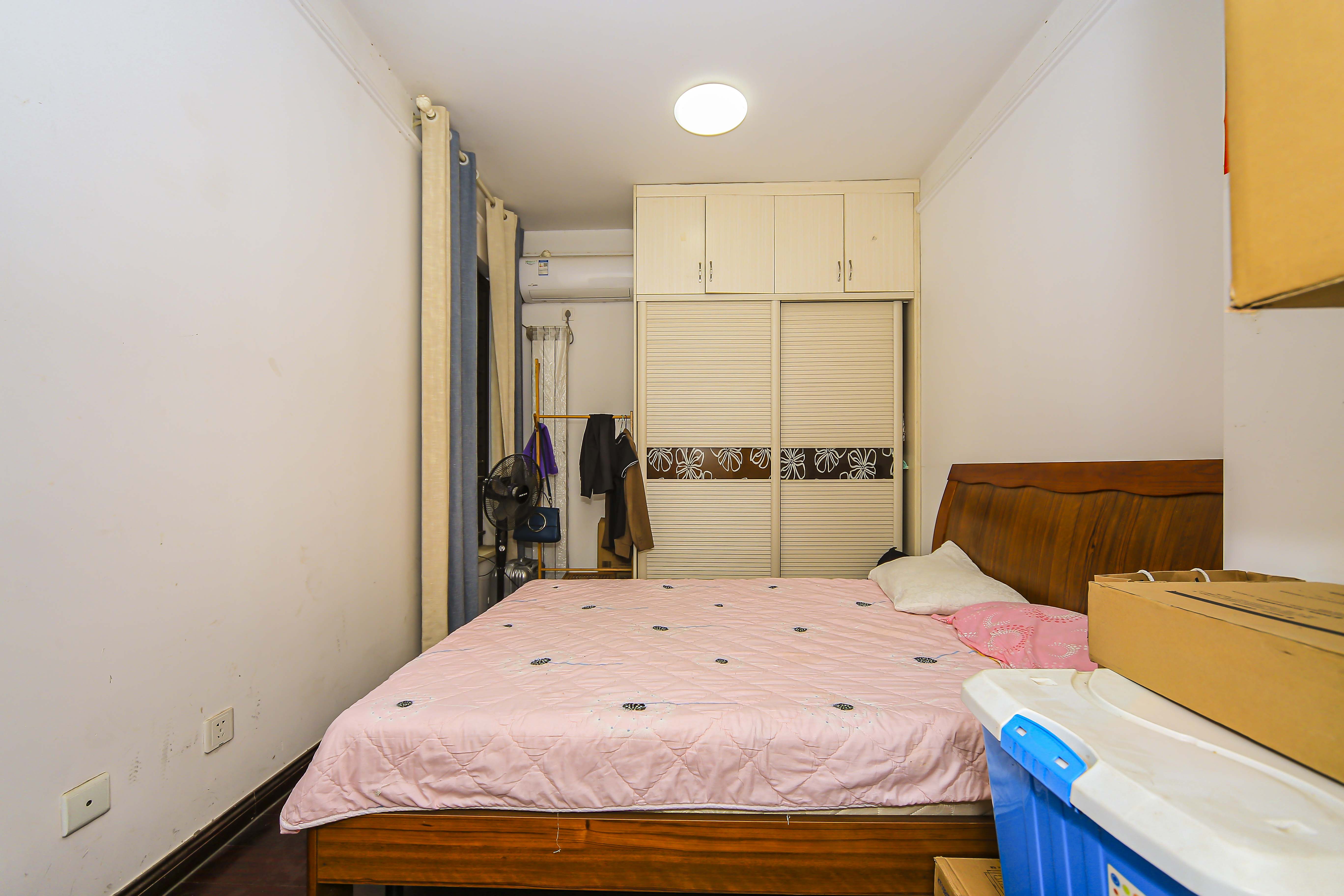 中海国际二期  3室2厅1卫    102.8万 中海国际二期  3室2厅1卫    102.8万卧室