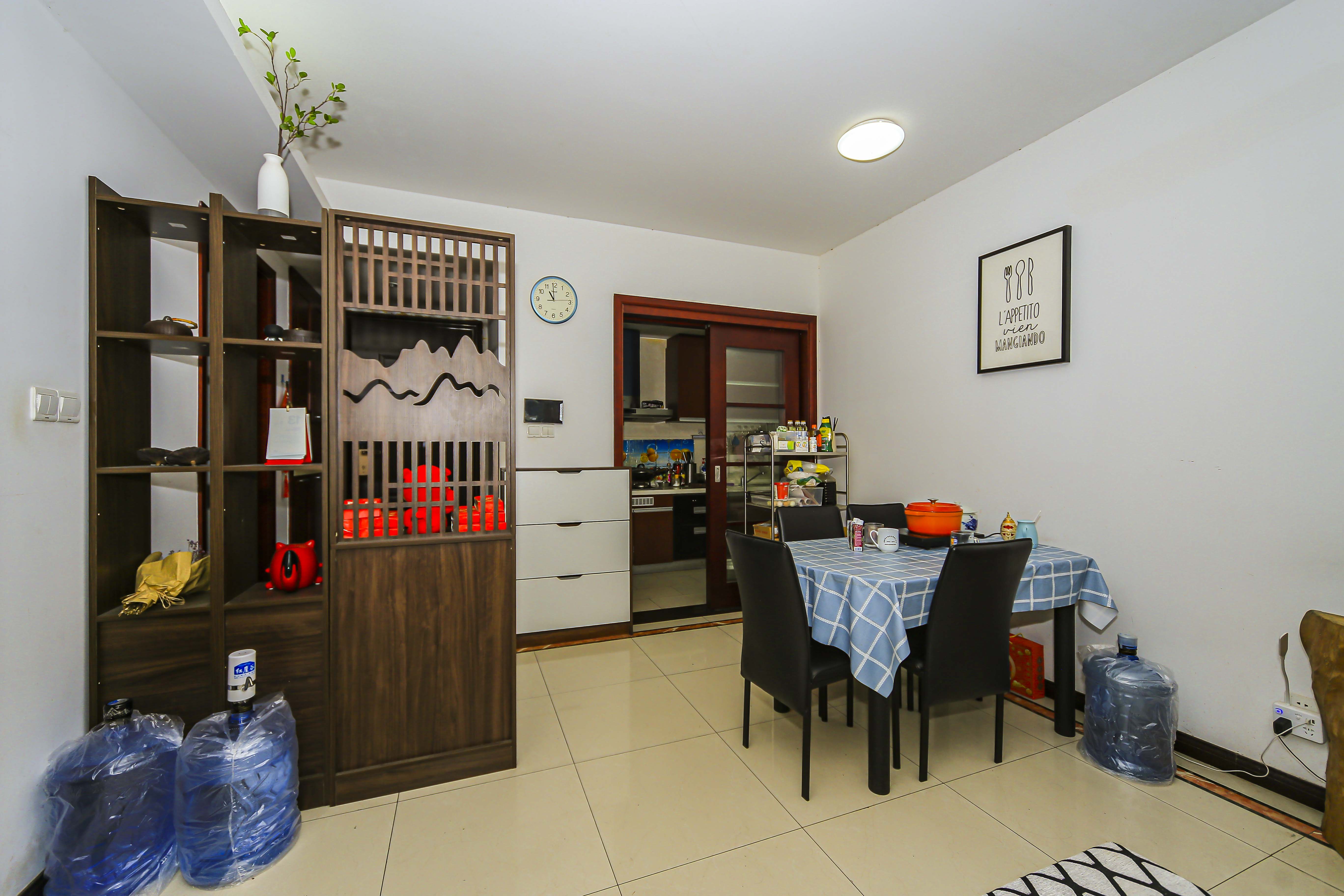 中海国际二期  3室2厅1卫    102.8万 中海国际二期  3室2厅1卫    102.8万客厅