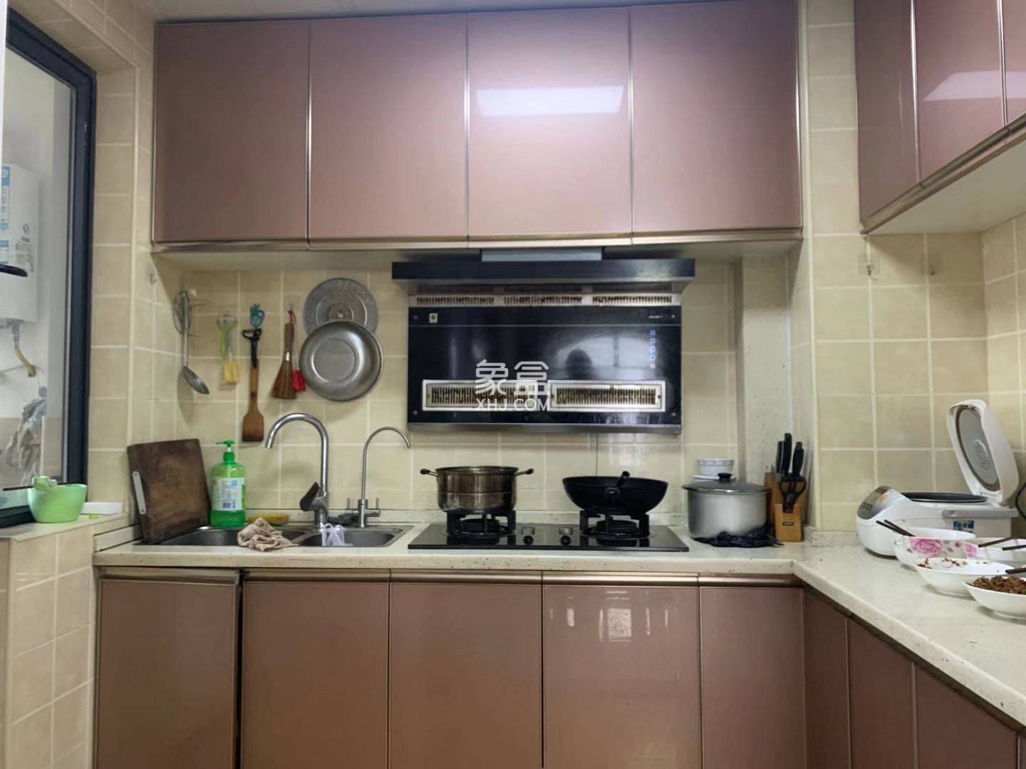 三一歌雅郡 3室2厅1卫 67.0万 三一歌雅郡 3室2厅1卫 67.0万客厅