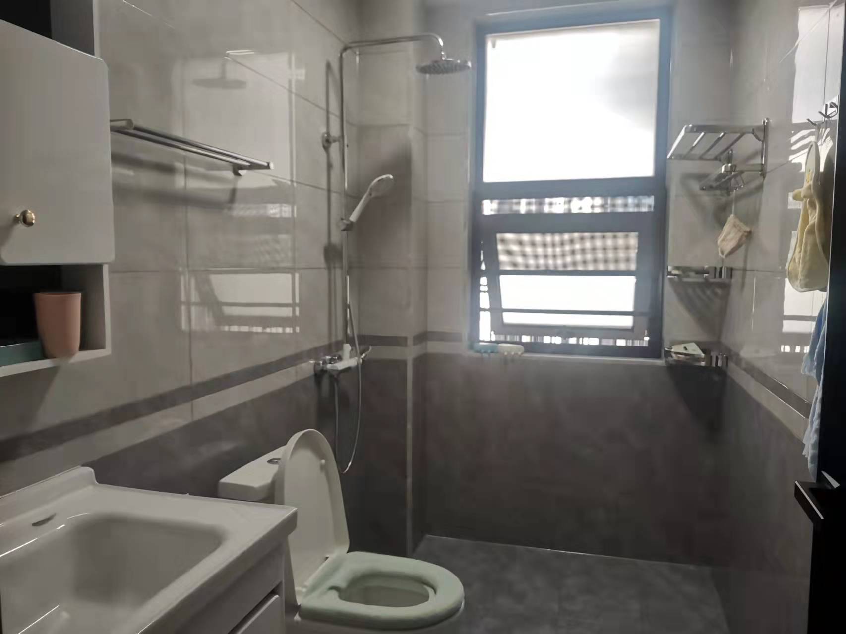 太一格 3室2厅2卫 99.80万 太一格 3室2厅2卫 99.80万卫生间