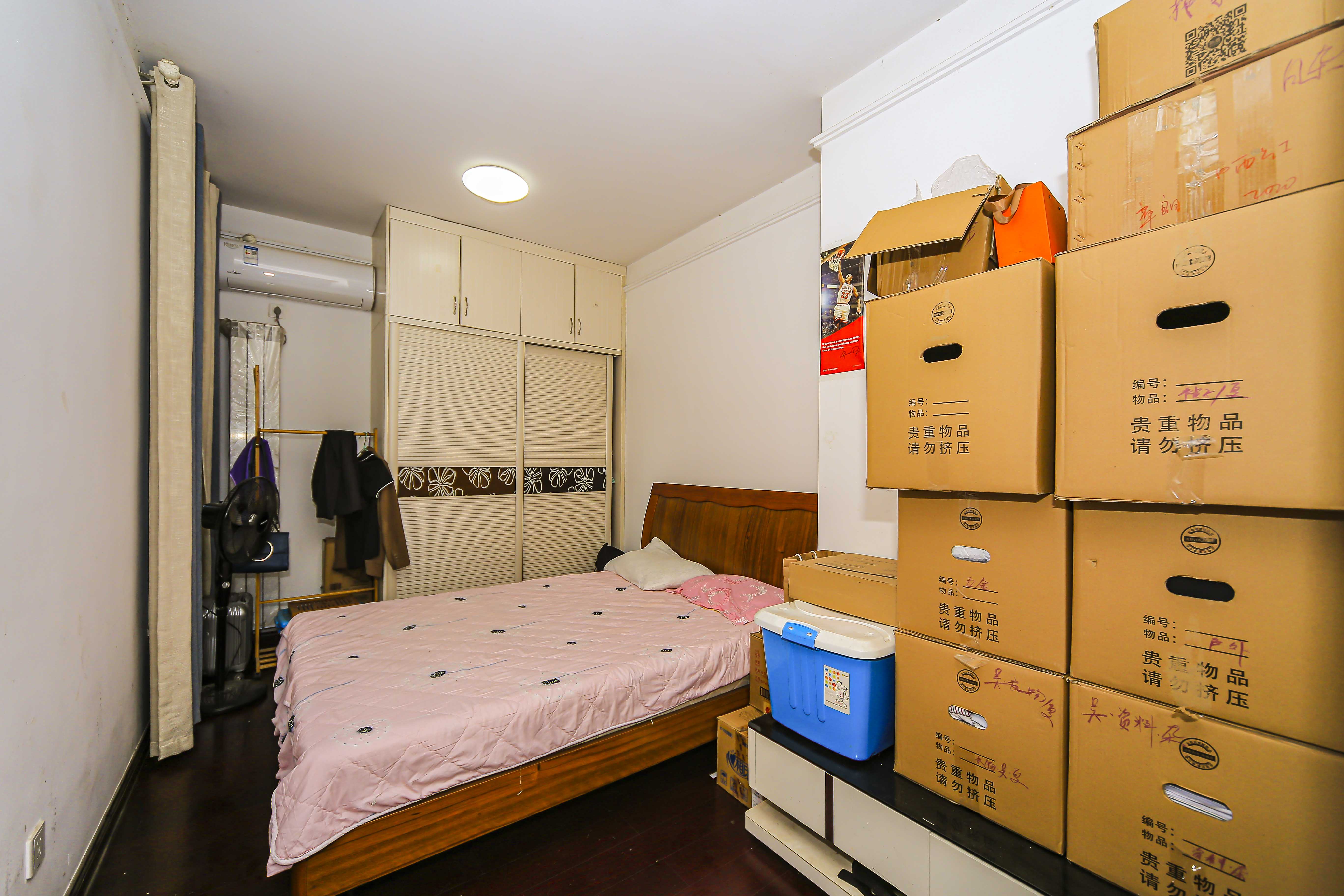 中海国际二期  3室2厅1卫    102.8万 中海国际二期  3室2厅1卫    102.8万卧室