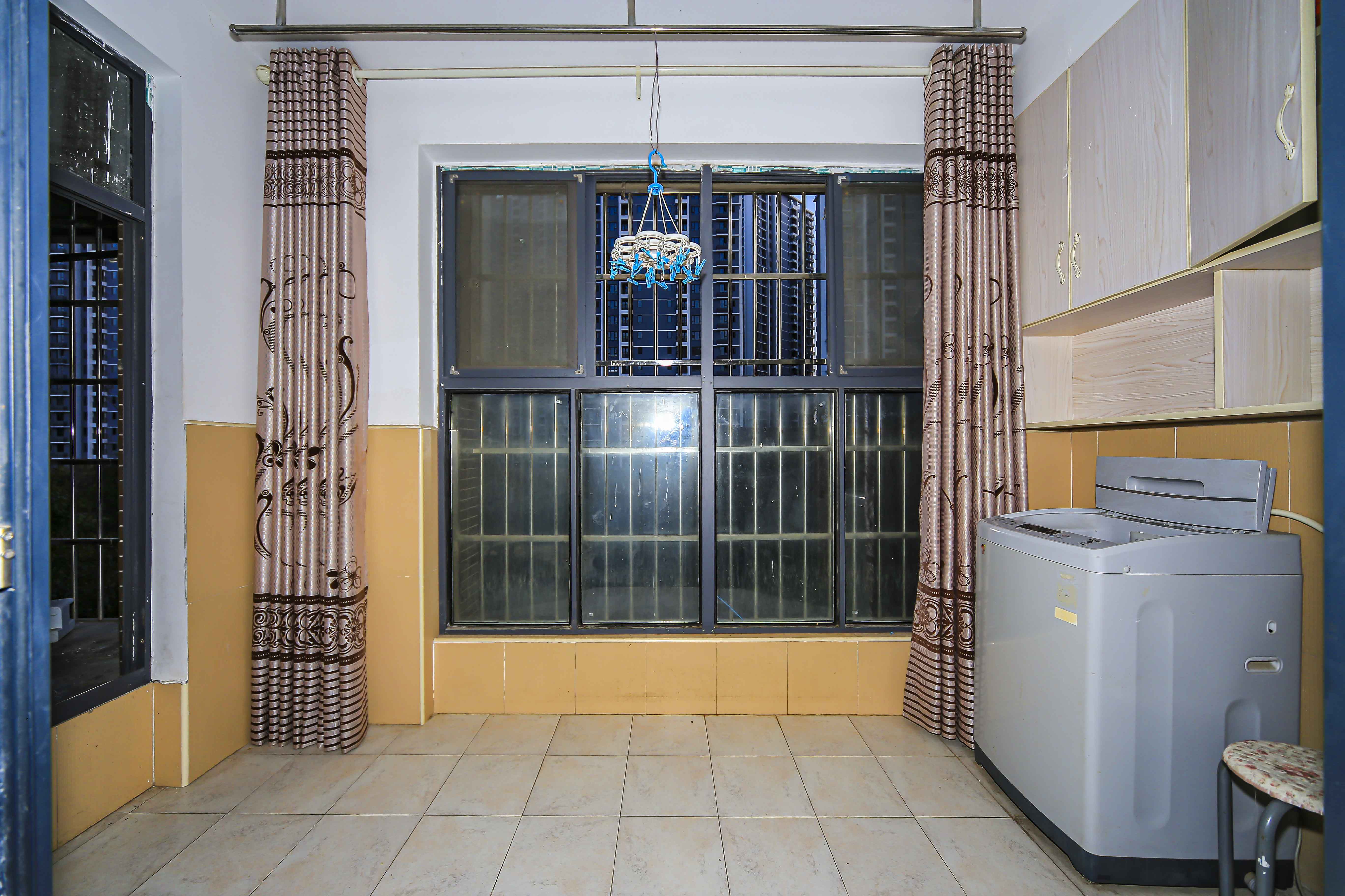 中建麓山和苑  3室2厅1卫   70.00万阳台