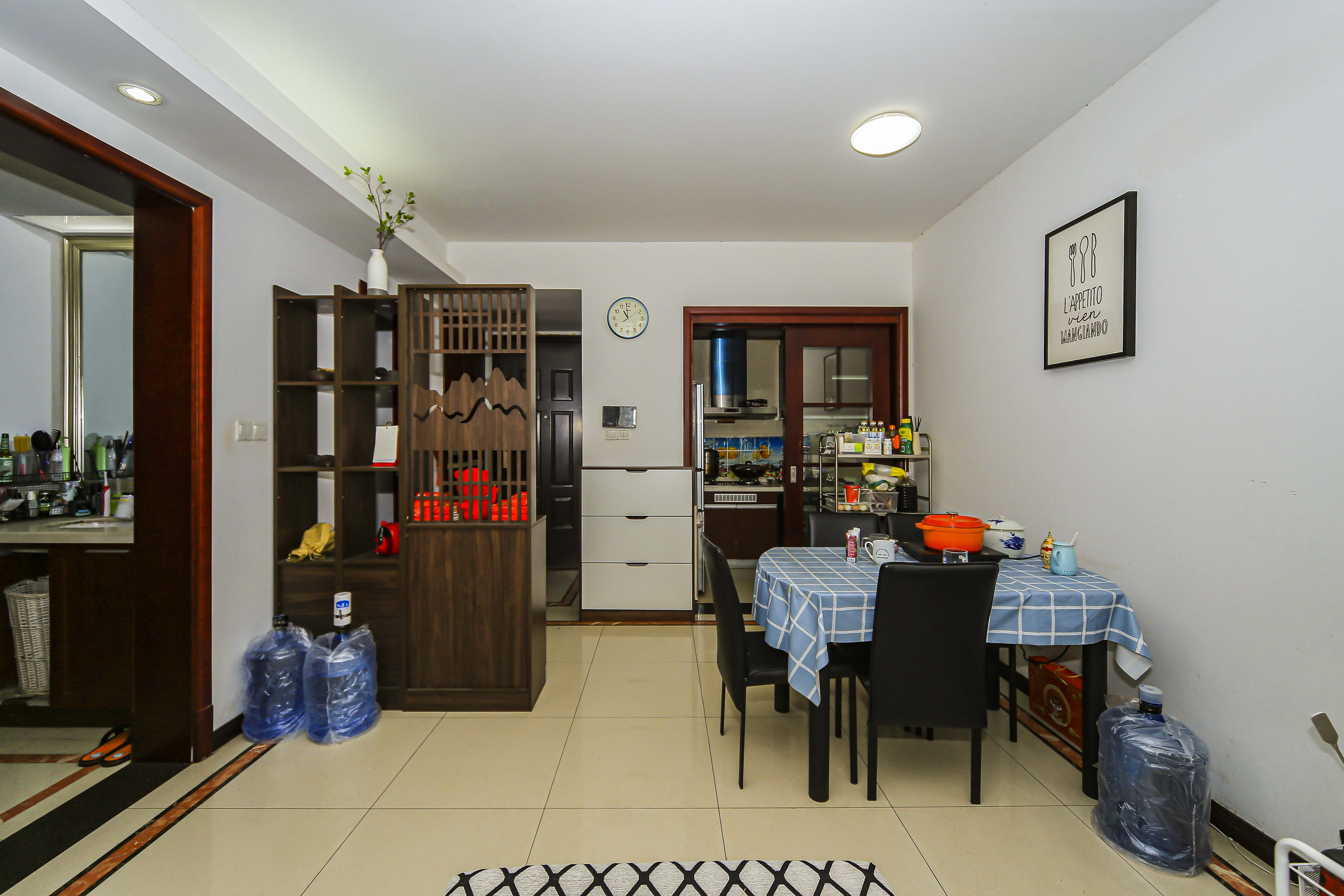 中海国际二期  3室2厅1卫    102.8万 中海国际二期  3室2厅1卫    102.8万客厅