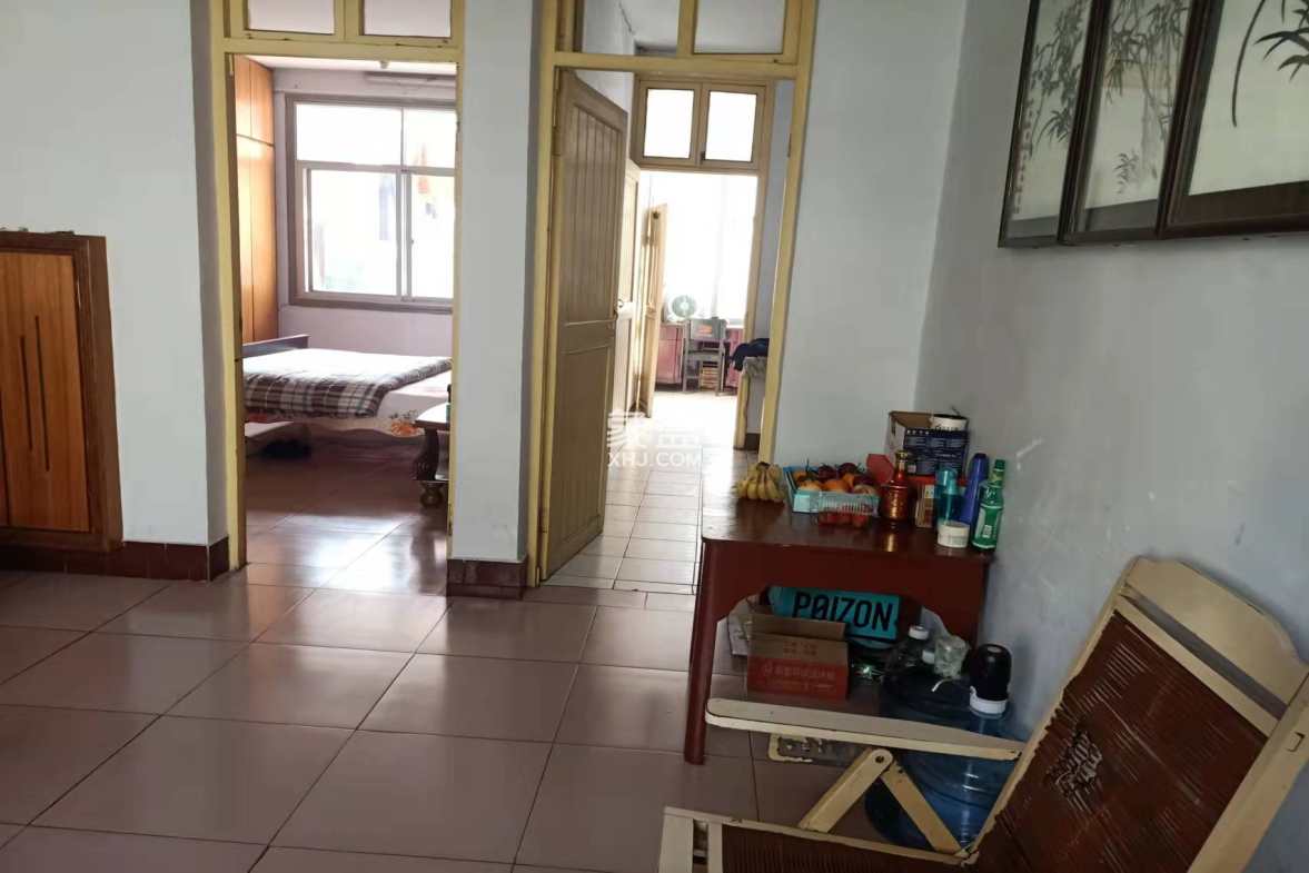 老公安局宿舍 3室2厅1卫 34.8万 老公安局宿舍 3室2厅1卫 34.8万客厅