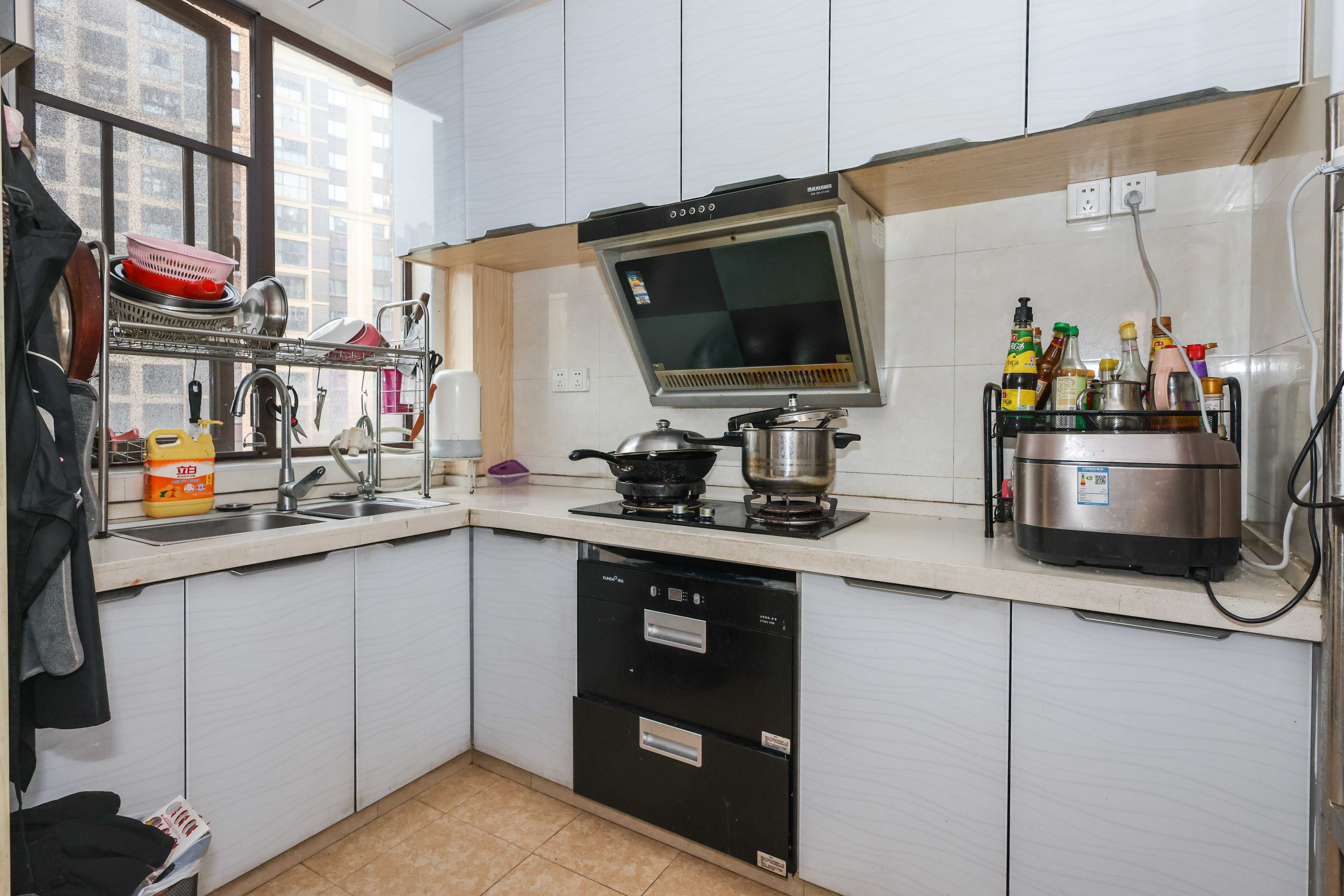 梅溪鑫苑名家  3室2厅2卫    155.0万厨房