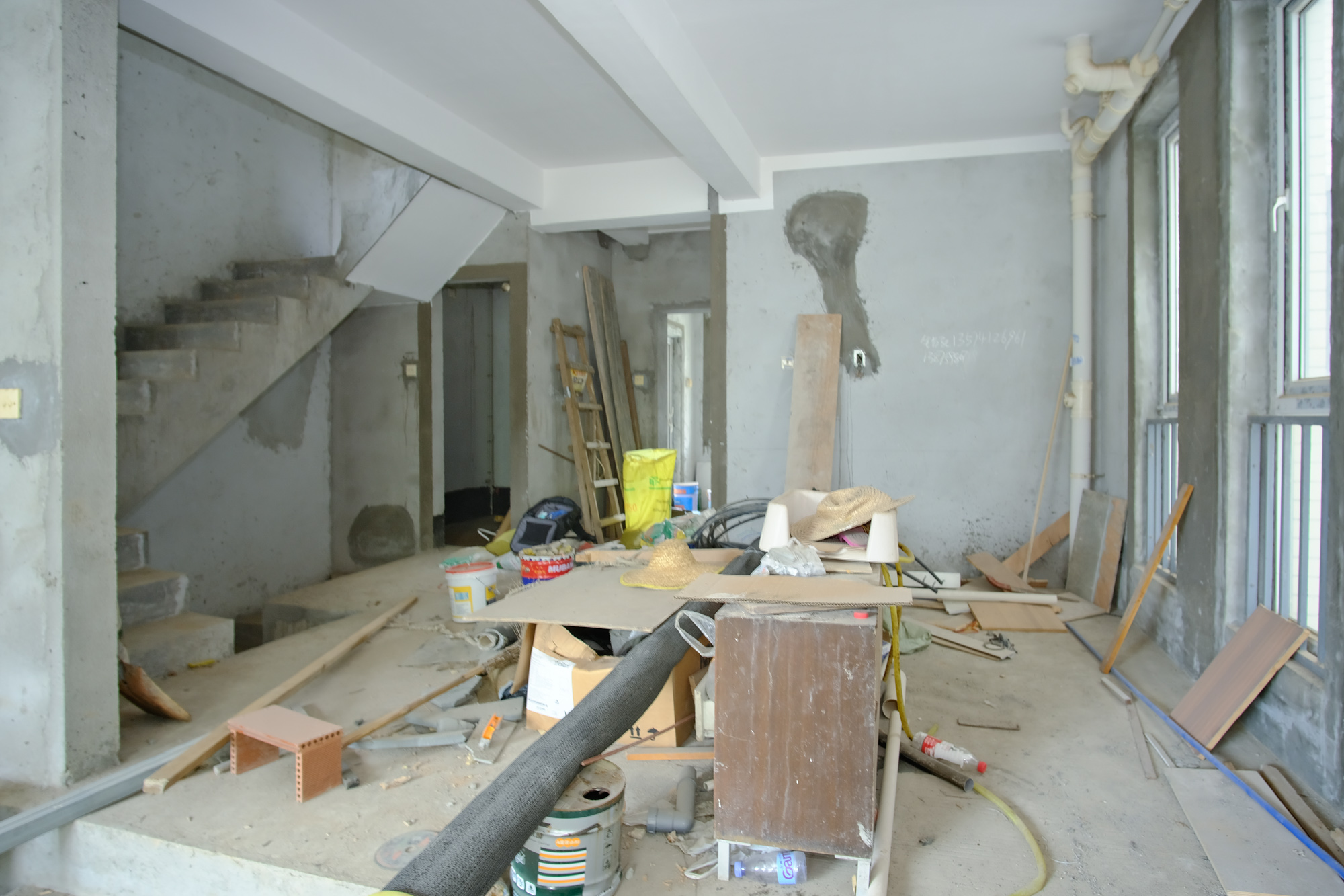 山水湾  4室2厅3卫    500.0万客厅