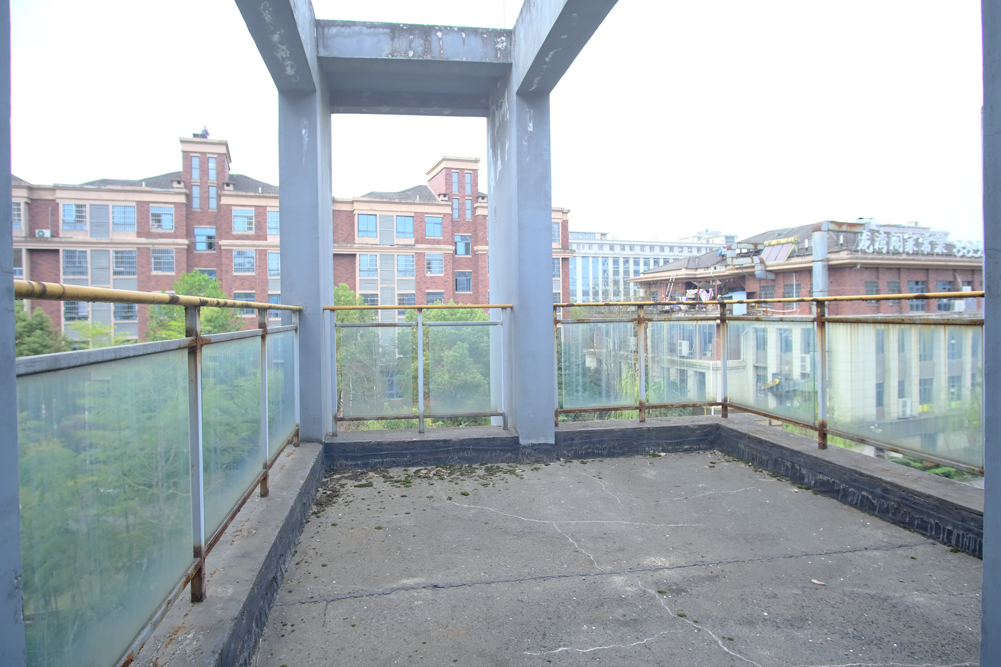 山水湾  4室2厅3卫    500.0万客厅