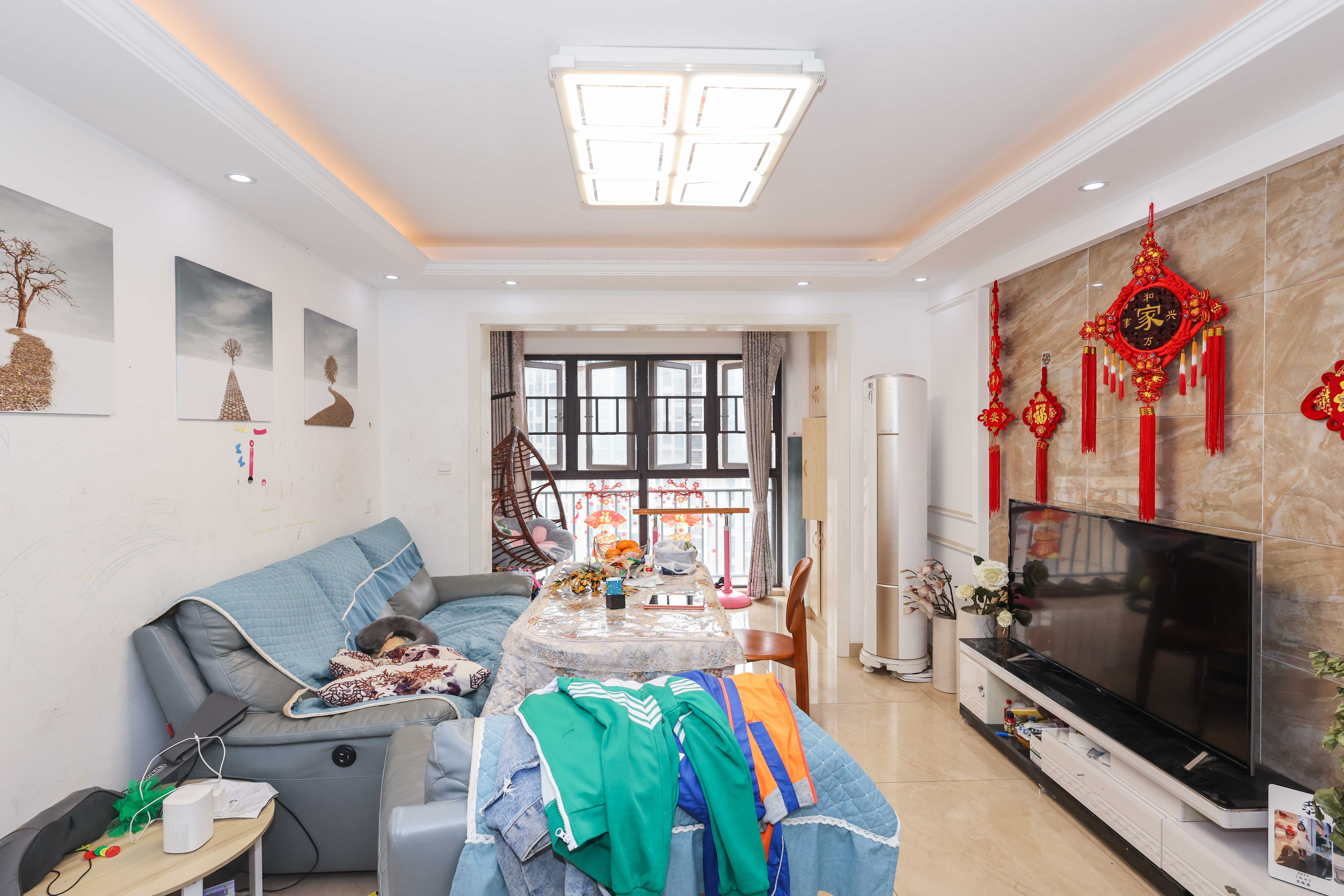 梅溪鑫苑名家  3室2厅2卫    155.0万客厅