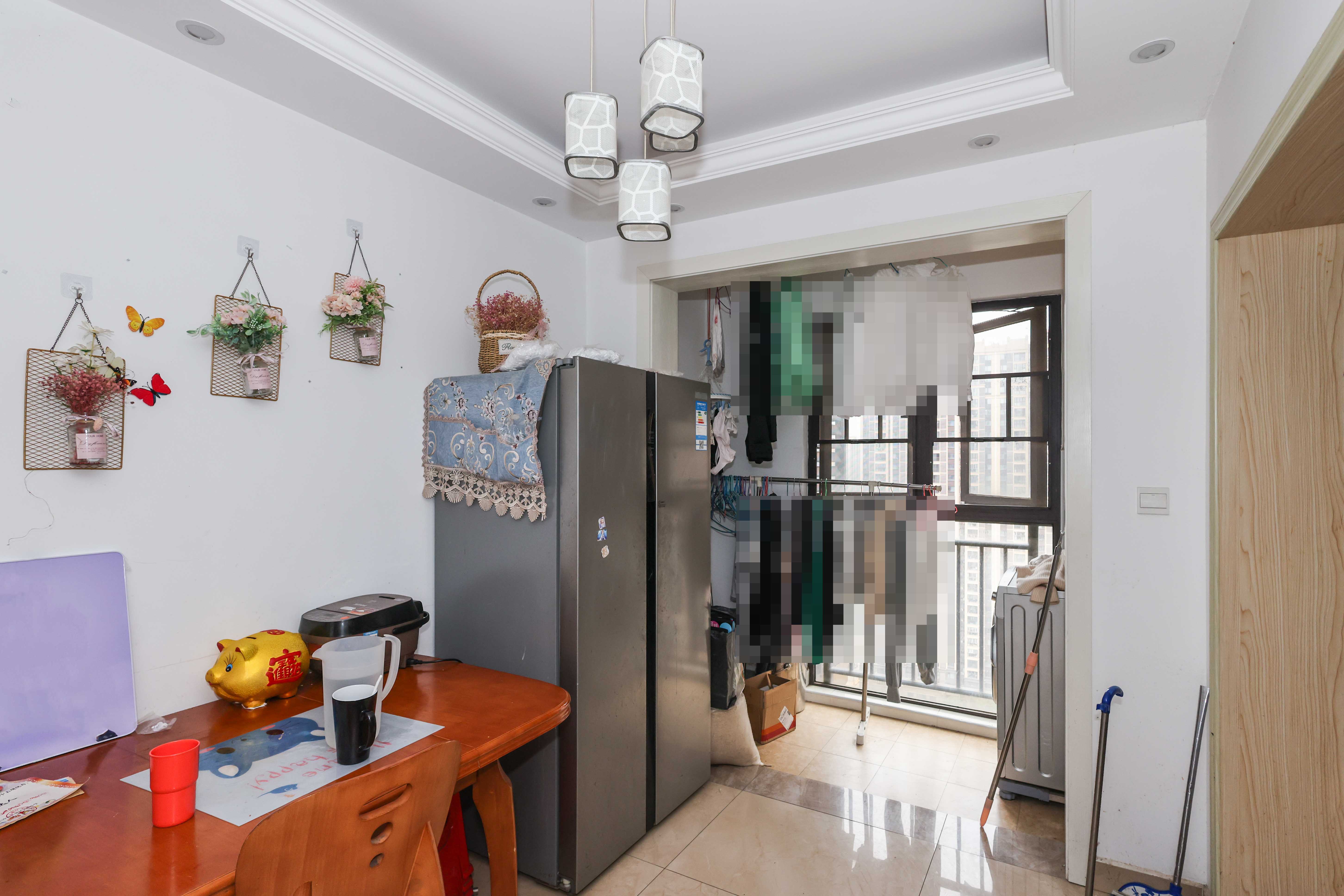 梅溪鑫苑名家  3室2厅2卫    155.0万客厅