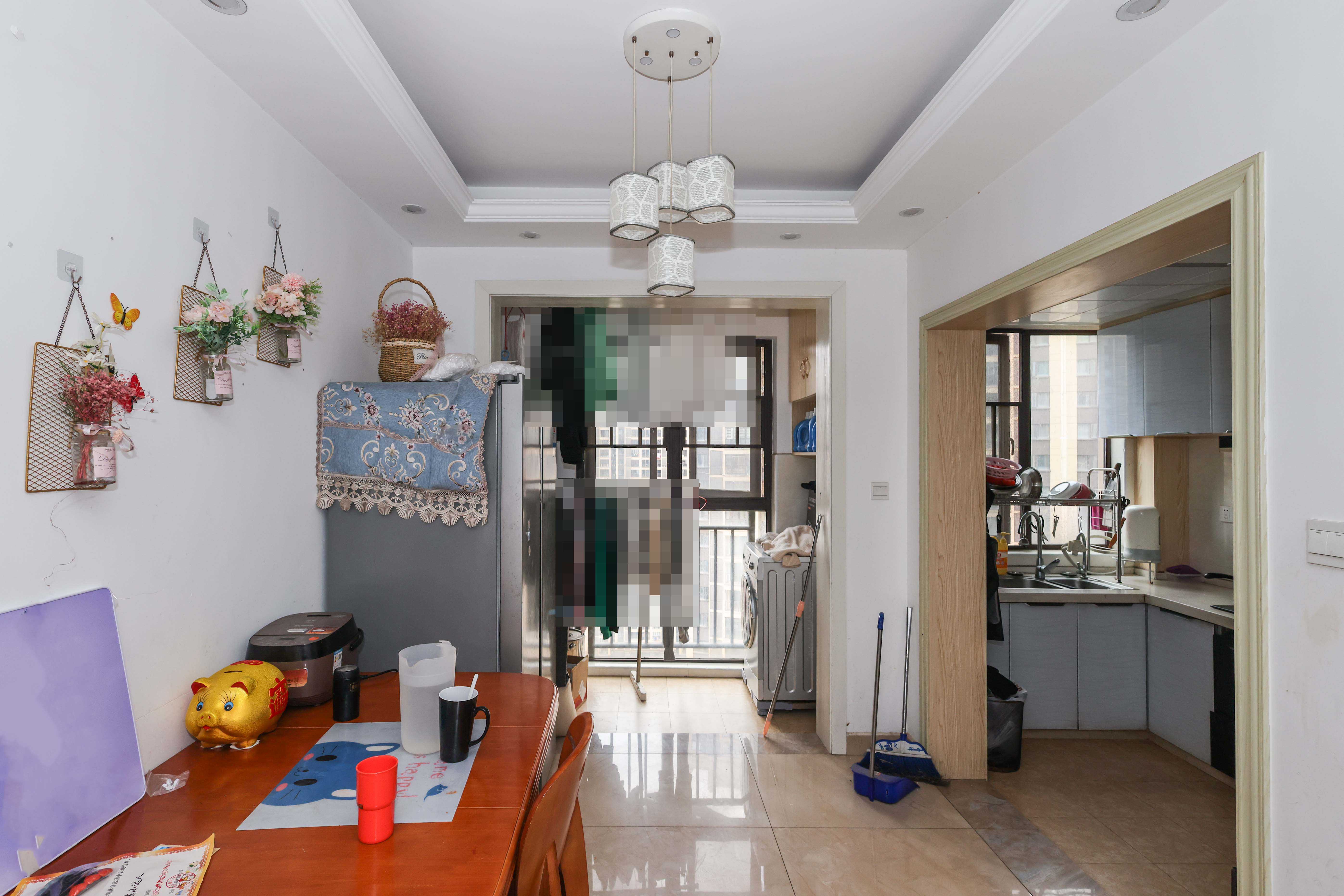 梅溪鑫苑名家  3室2厅2卫    155.0万客厅