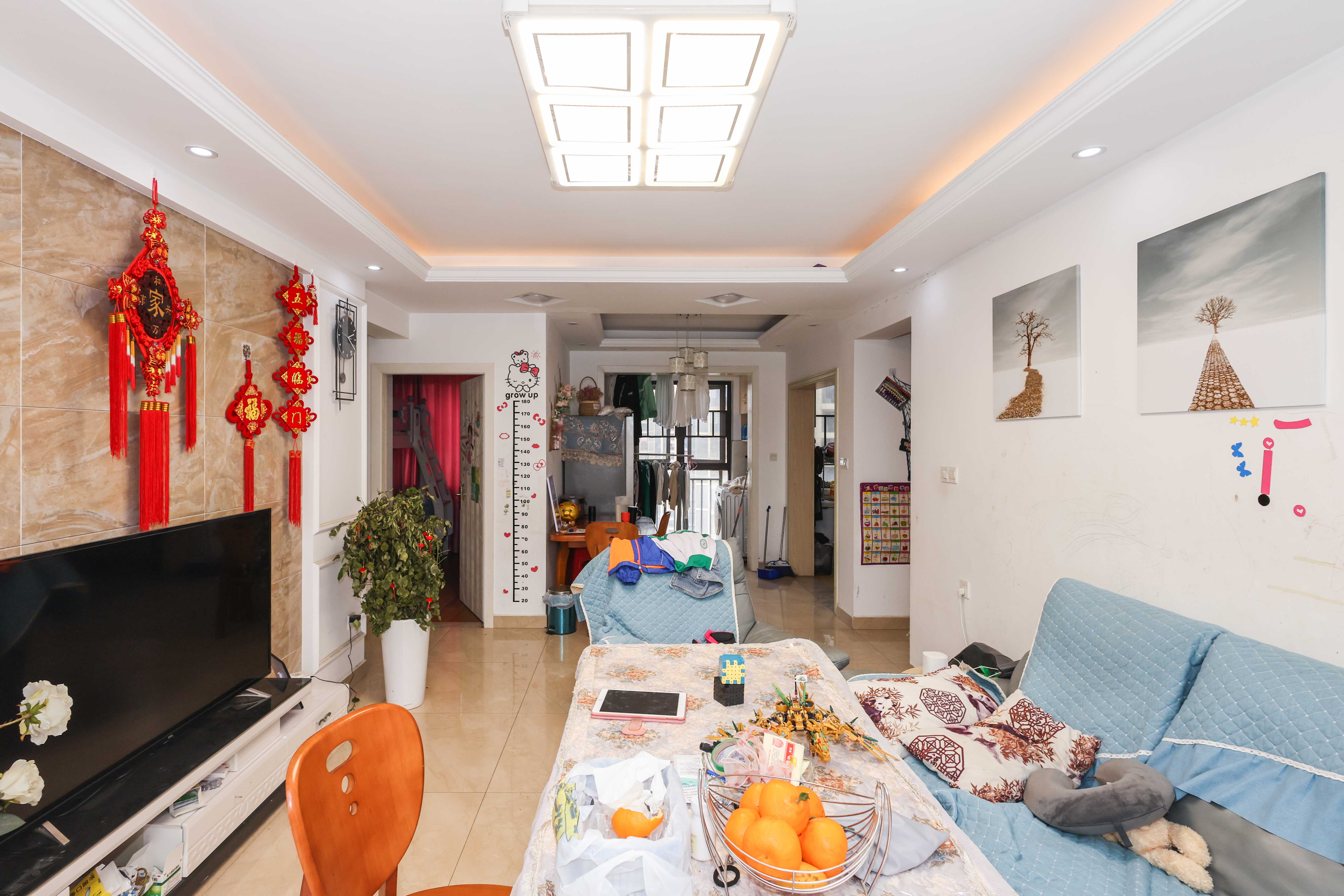 梅溪鑫苑名家  3室2厅2卫    155.0万客厅