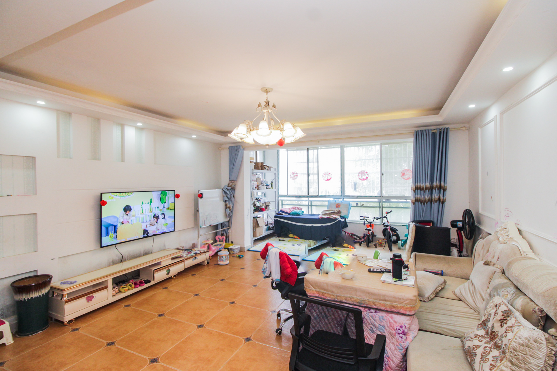 中建桂苑  3室2厅2卫   118.00万客厅
