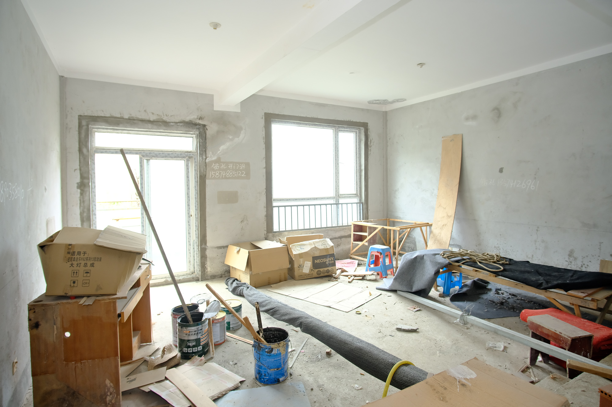 山水湾  4室2厅3卫    500.0万客厅