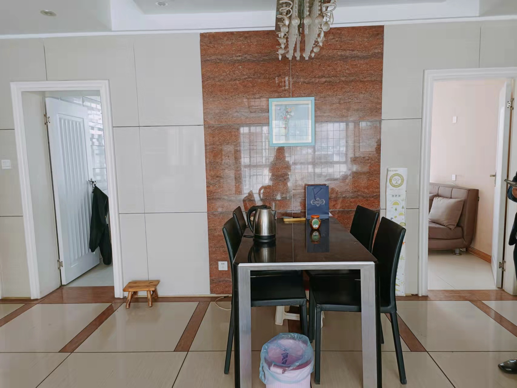 欣天花园 3室2厅2卫 2300.0元/月 欣天花园 3室2厅2卫 2300.0元/月室内图