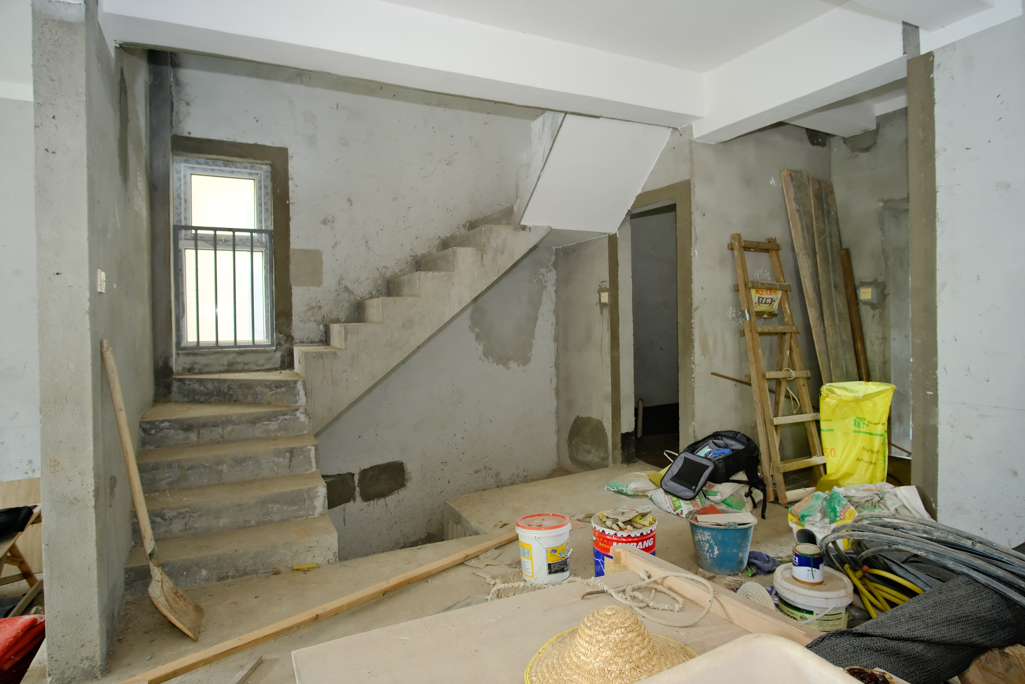 山水湾 4室2厅3卫 500.0万 山水湾 4室2厅3卫 500.0万客厅