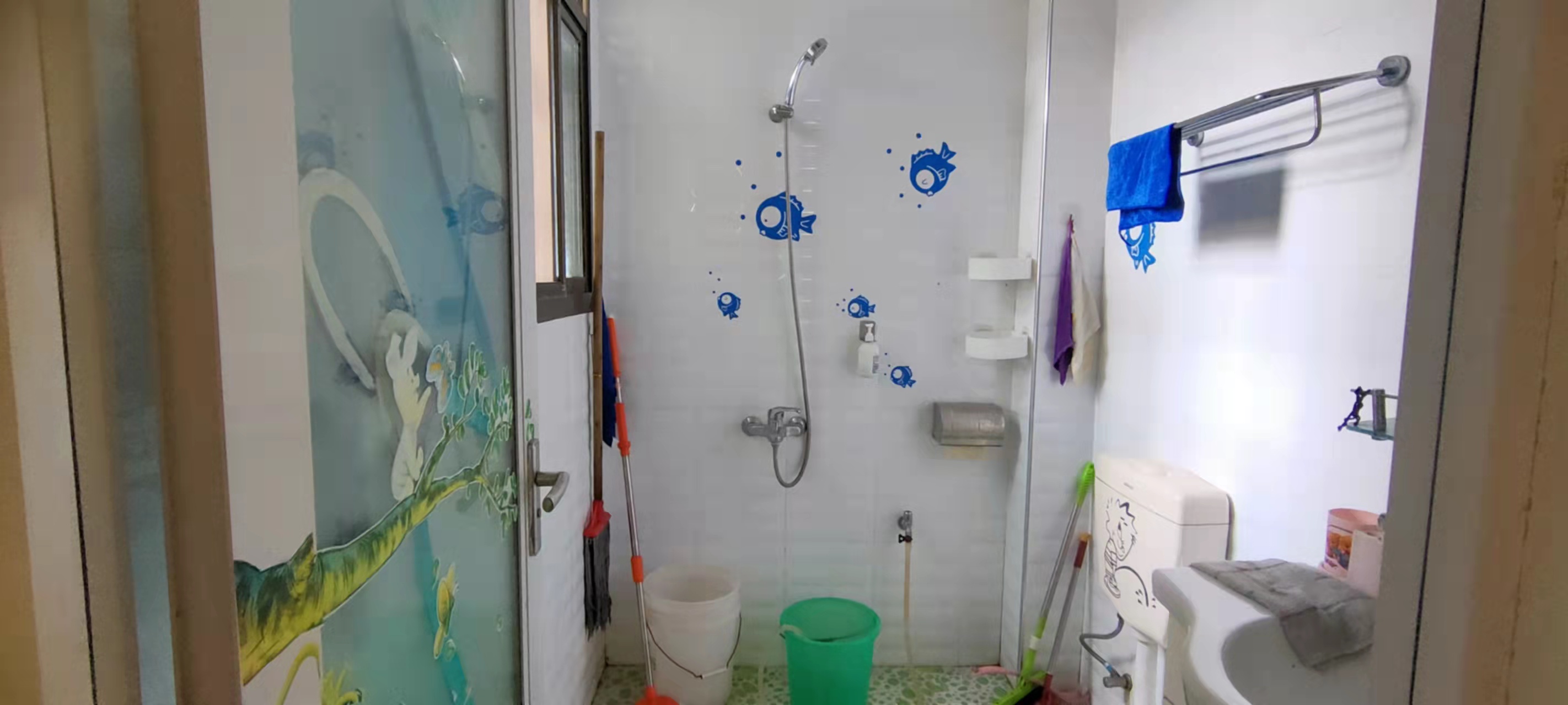 金碧文苑 3室2厅2卫 65.8万 金碧文苑 3室2厅2卫 65.8万卫生间