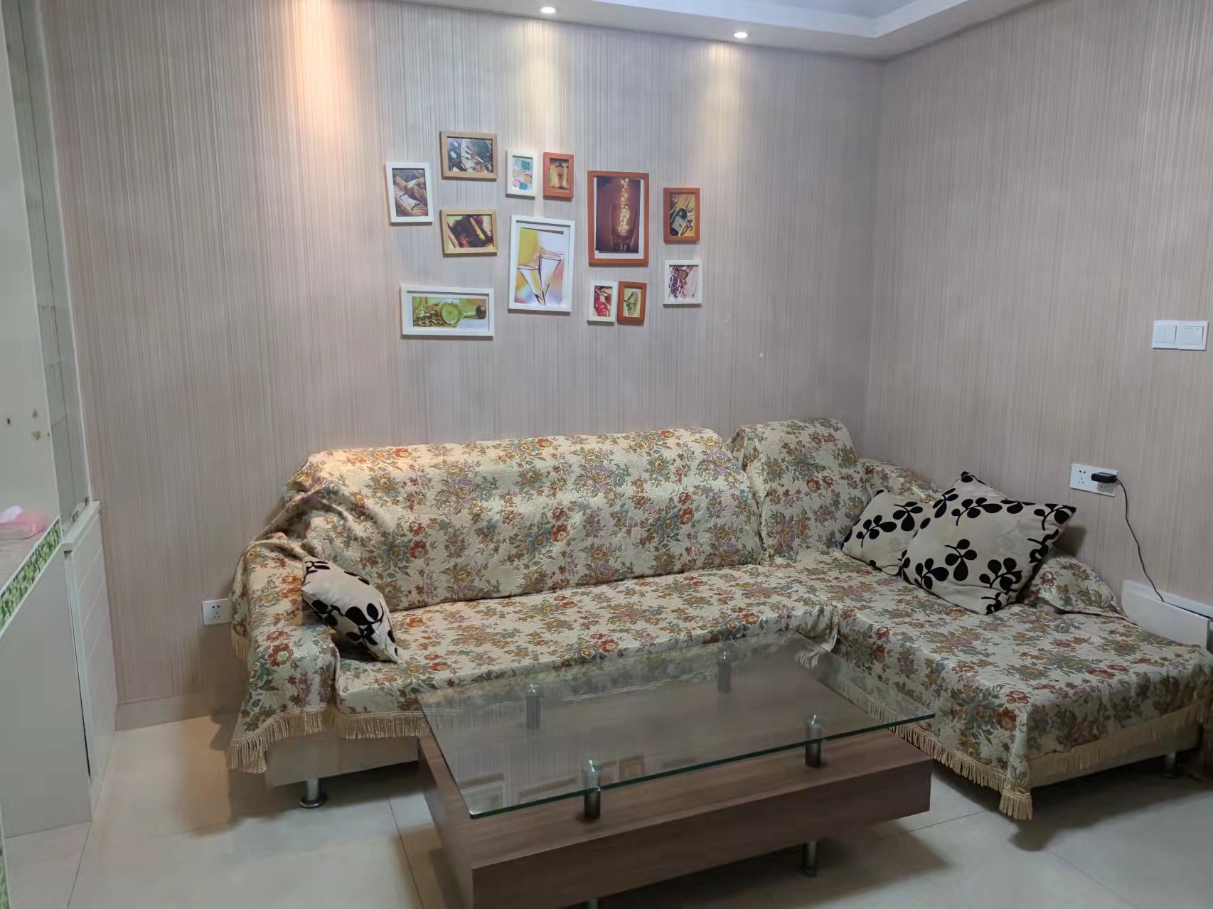 鹏利广场  1室1厅1卫    1300.0元/月 鹏利广场  1室1厅1卫    1300.0元/月室内图