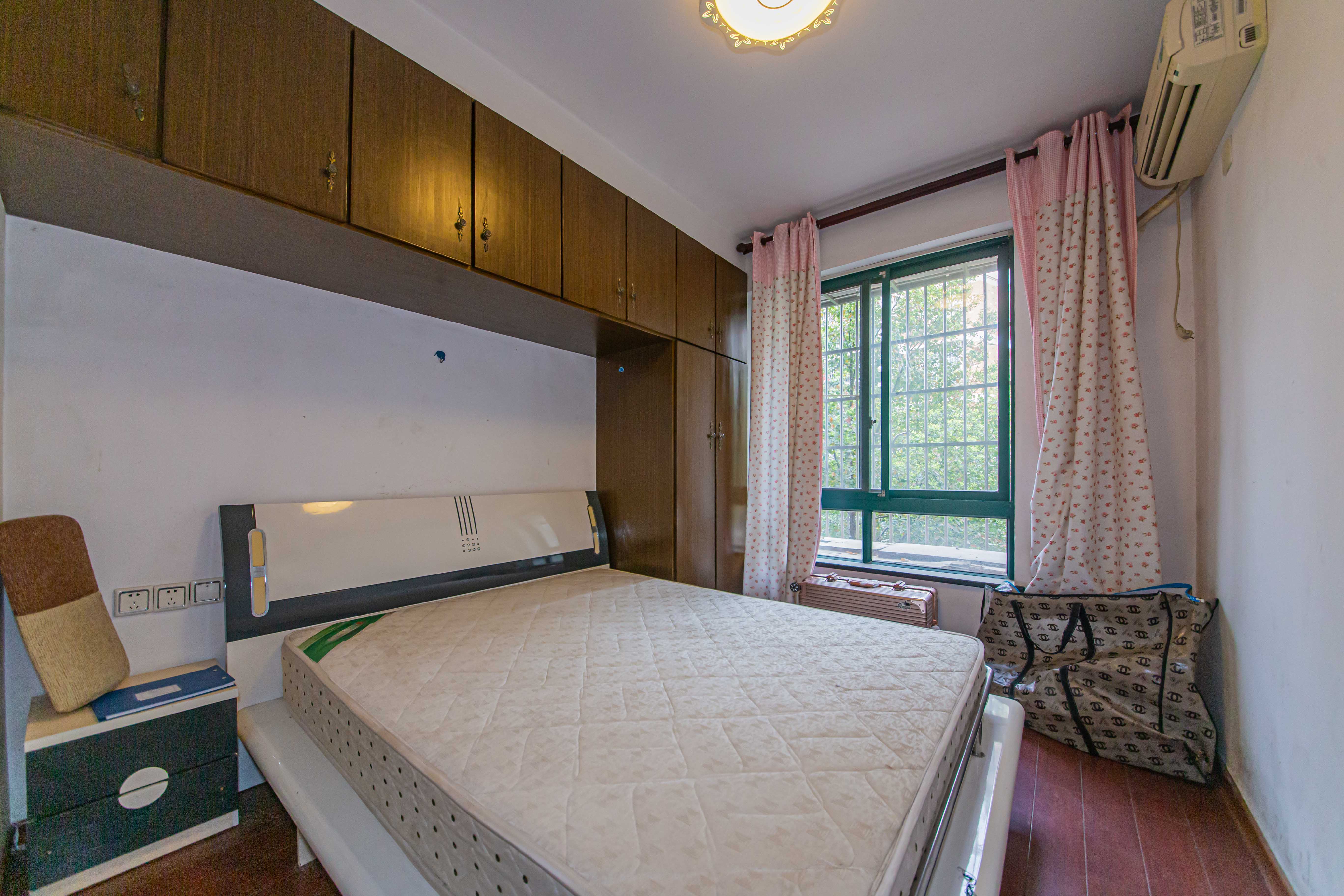 盛世康城  3室2厅2卫    120.0万卧室