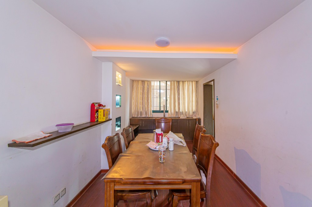 盛世康城  3室2厅2卫    120.0万客厅