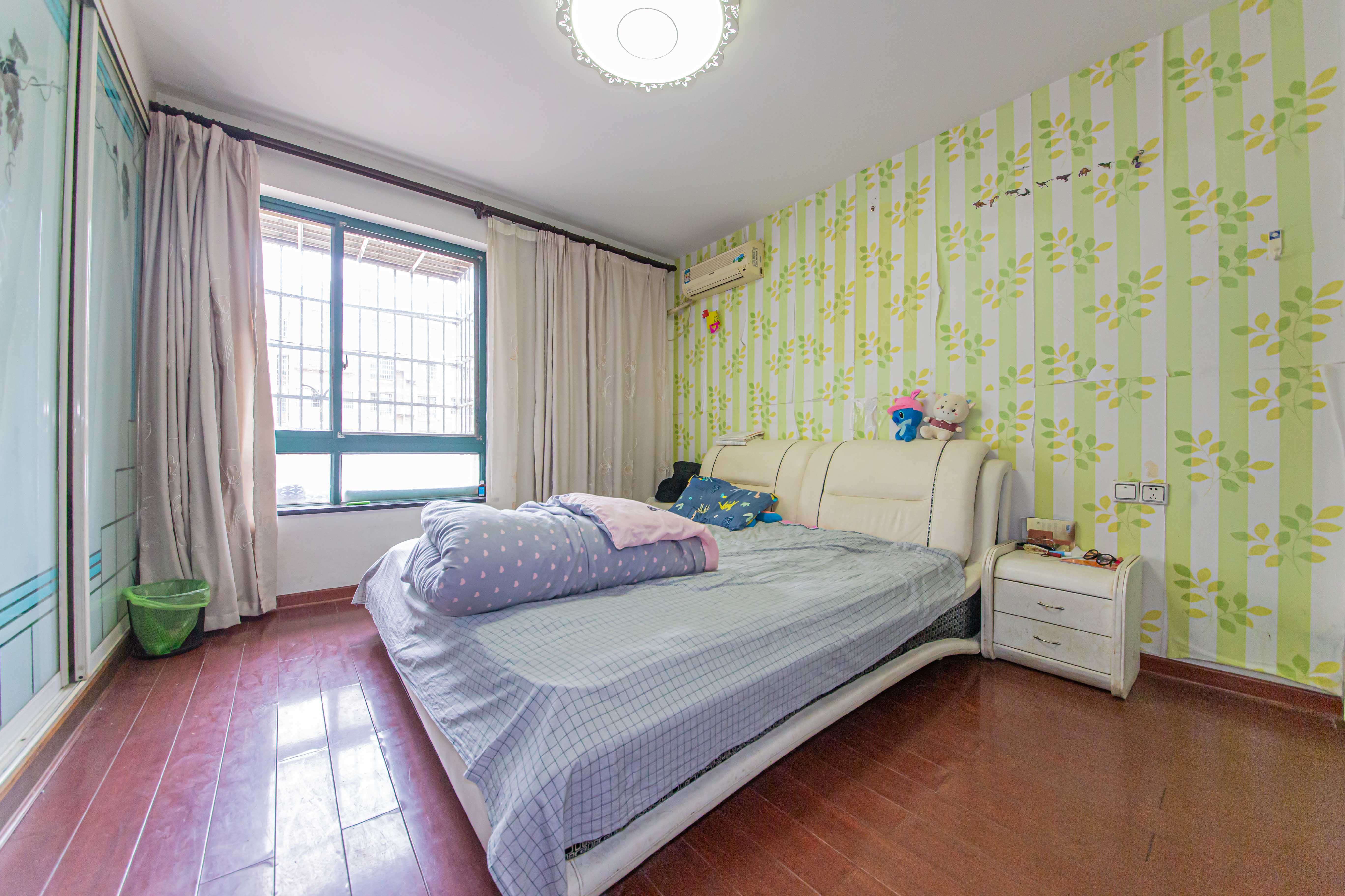 盛世康城  3室2厅2卫    120.0万卧室