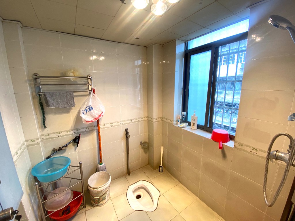 金桃苑小区 4室2厅2卫 1200.0元/月 金桃苑小区 4室2厅2卫 1200.0元/月室内图