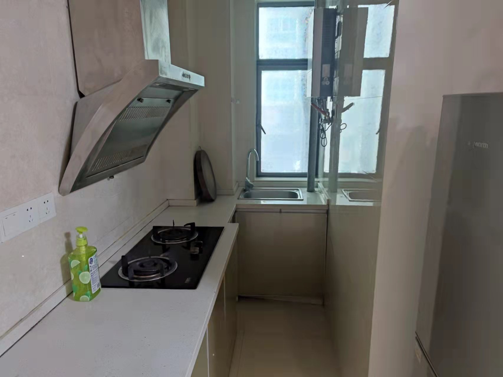 鹏利广场  1室1厅1卫    1300.0元/月 鹏利广场  1室1厅1卫    1300.0元/月室内图