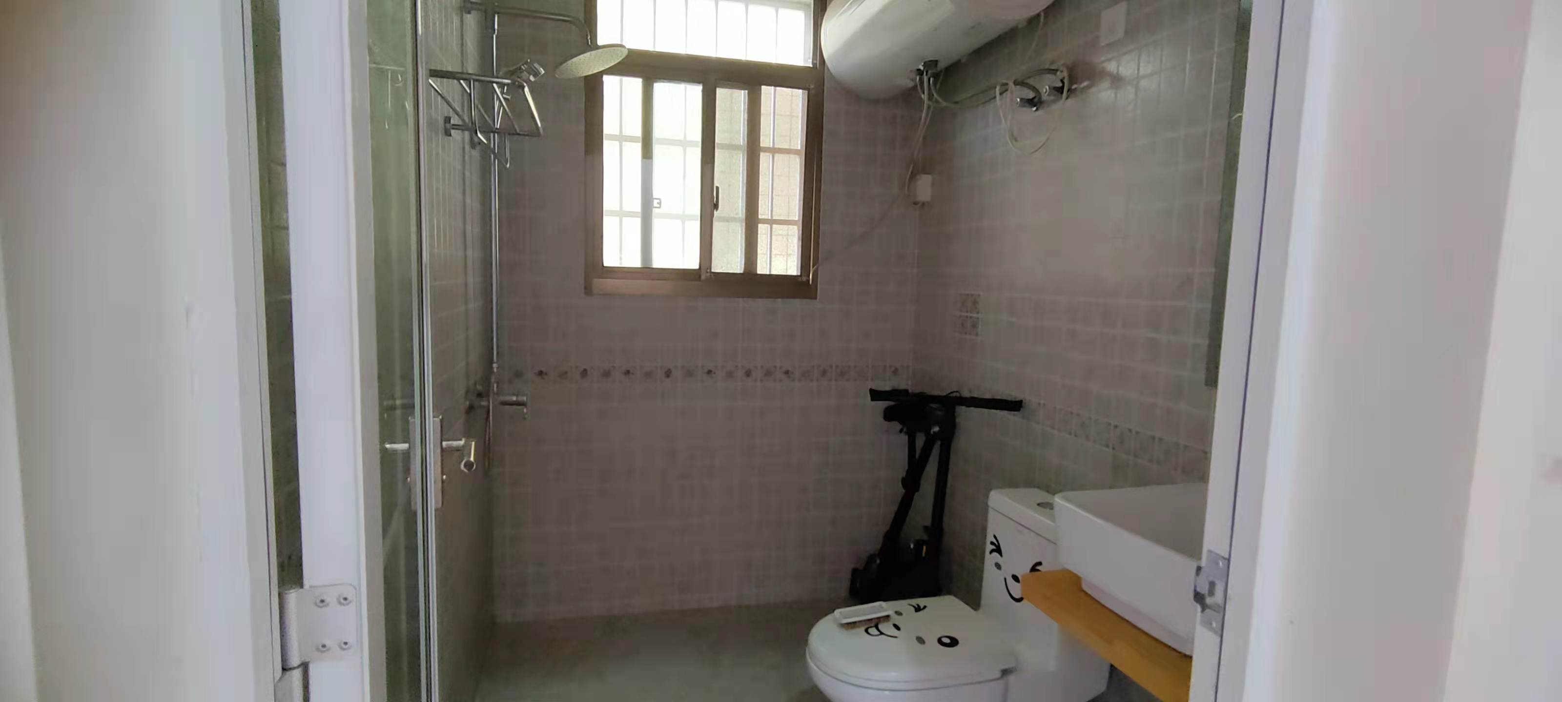 金碧文苑 3室2厅2卫 65.8万 金碧文苑 3室2厅2卫 65.8万卫生间