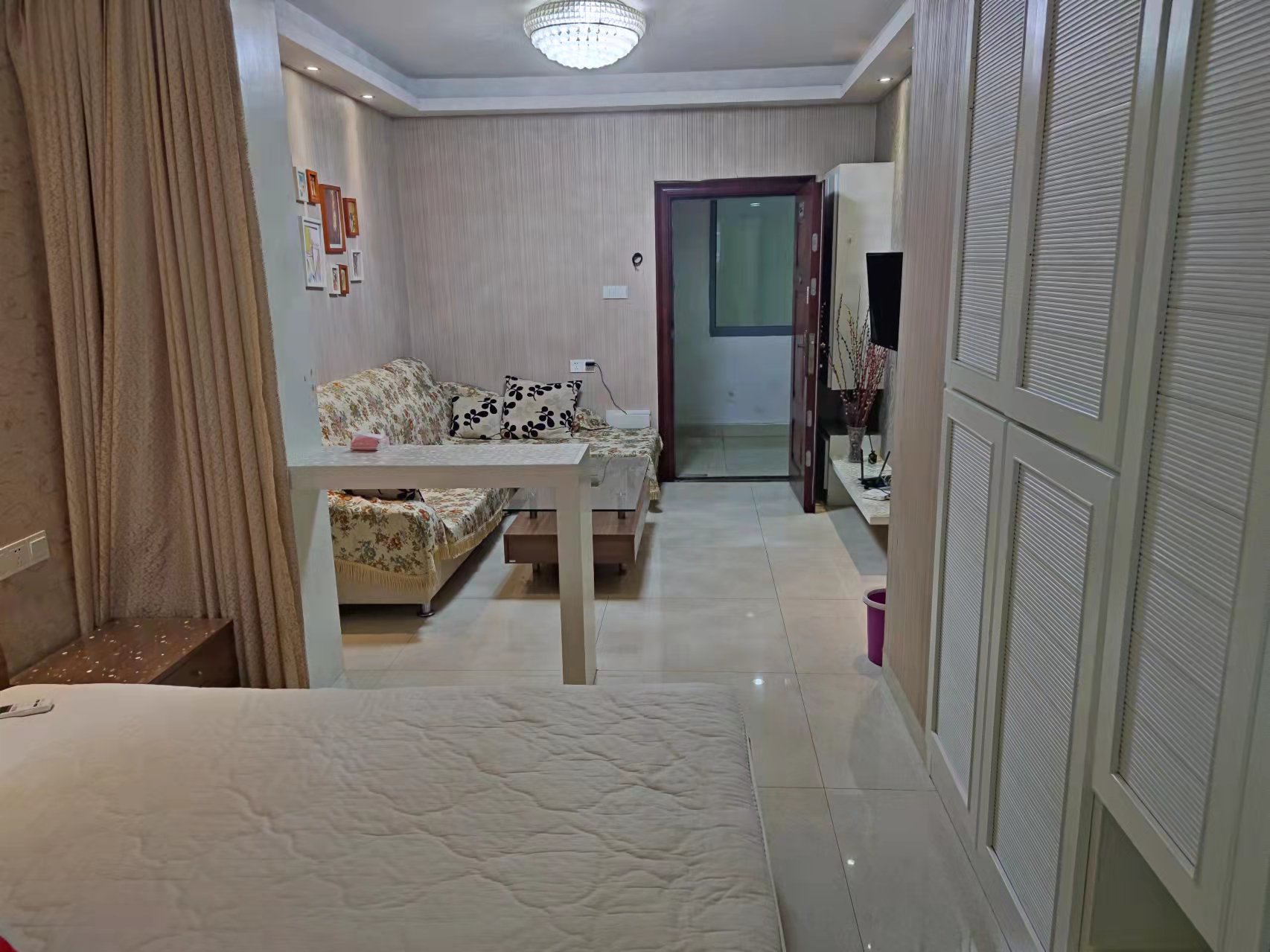 鹏利广场  1室1厅1卫    1300.0元/月 鹏利广场  1室1厅1卫    1300.0元/月室内图