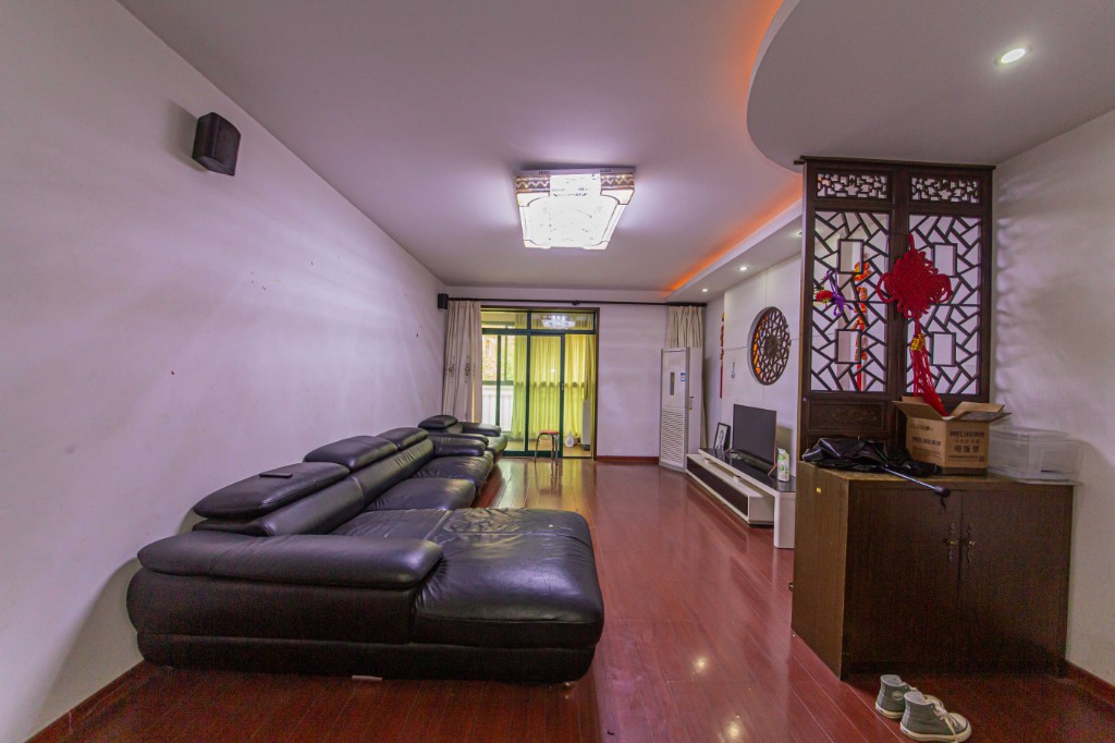 盛世康城  3室2厅2卫    120.0万客厅