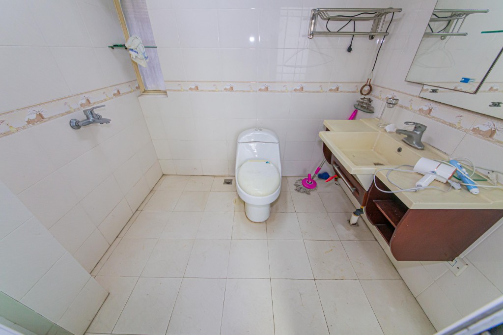 盛世康城  3室2厅2卫    120.0万卫生间