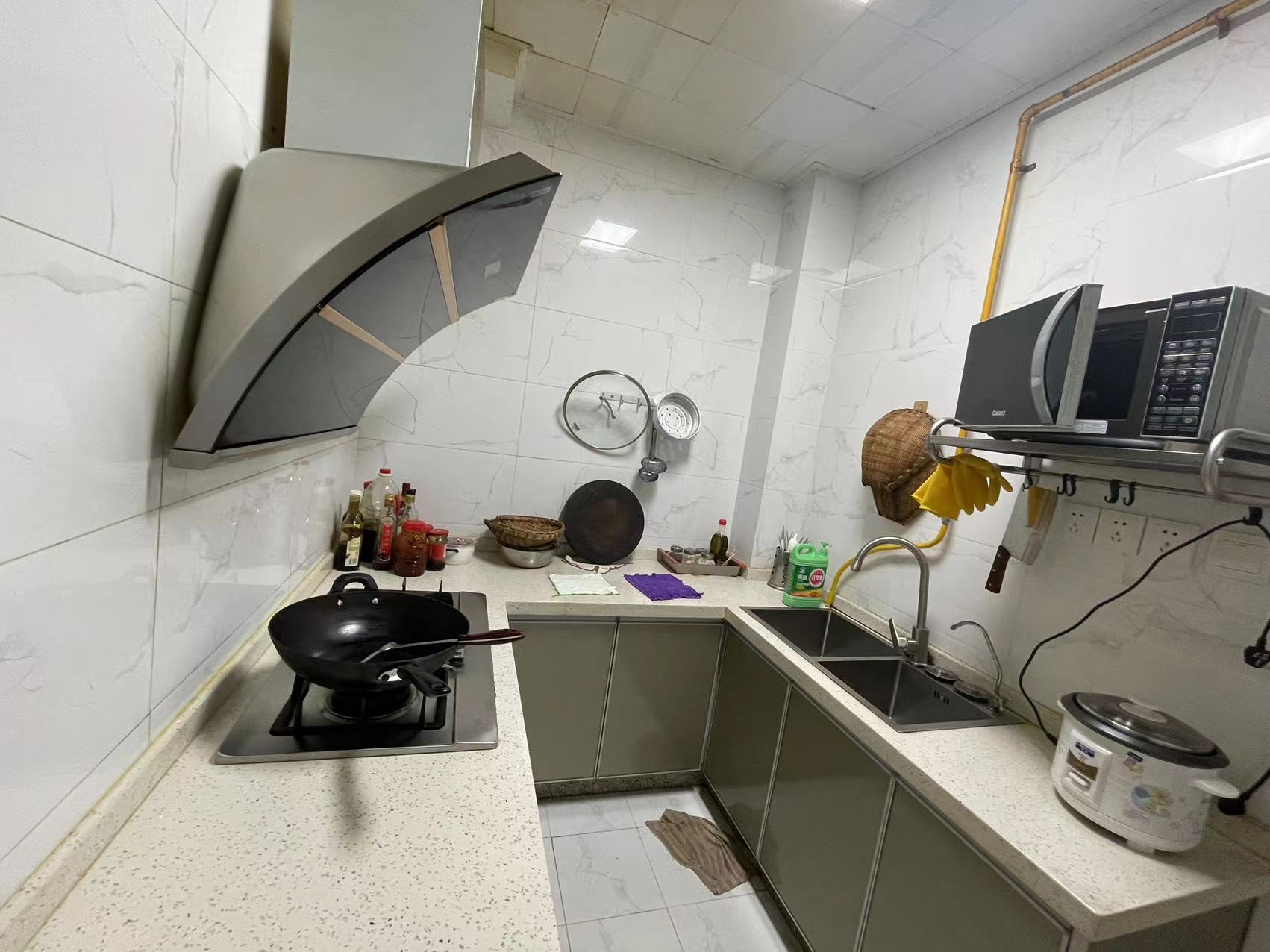 南湖锦苑 3室2厅2卫 2700.0元/月 南湖锦苑 3室2厅2卫 2700.0元/月室内图