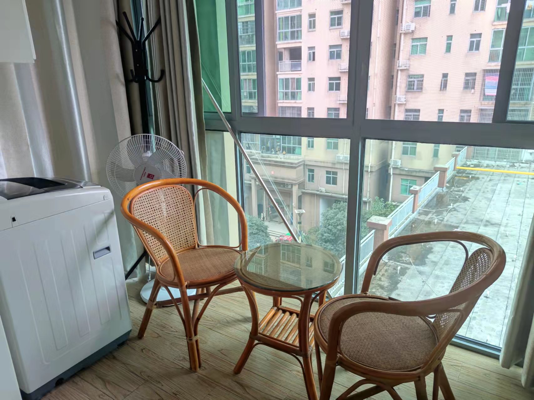 鹏利广场  1室1厅1卫    1300.0元/月 鹏利广场  1室1厅1卫    1300.0元/月室内图