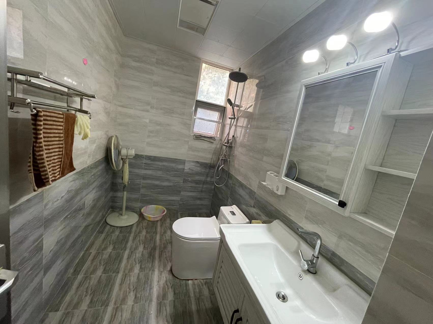 南湖锦苑 3室2厅2卫 2700.0元/月 南湖锦苑 3室2厅2卫 2700.0元/月室内图