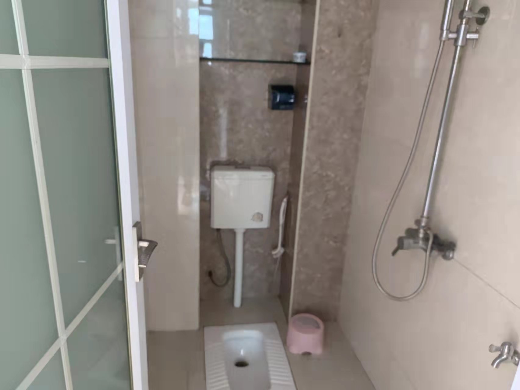 鹏利广场  1室1厅1卫    1300.0元/月 鹏利广场  1室1厅1卫    1300.0元/月室内图