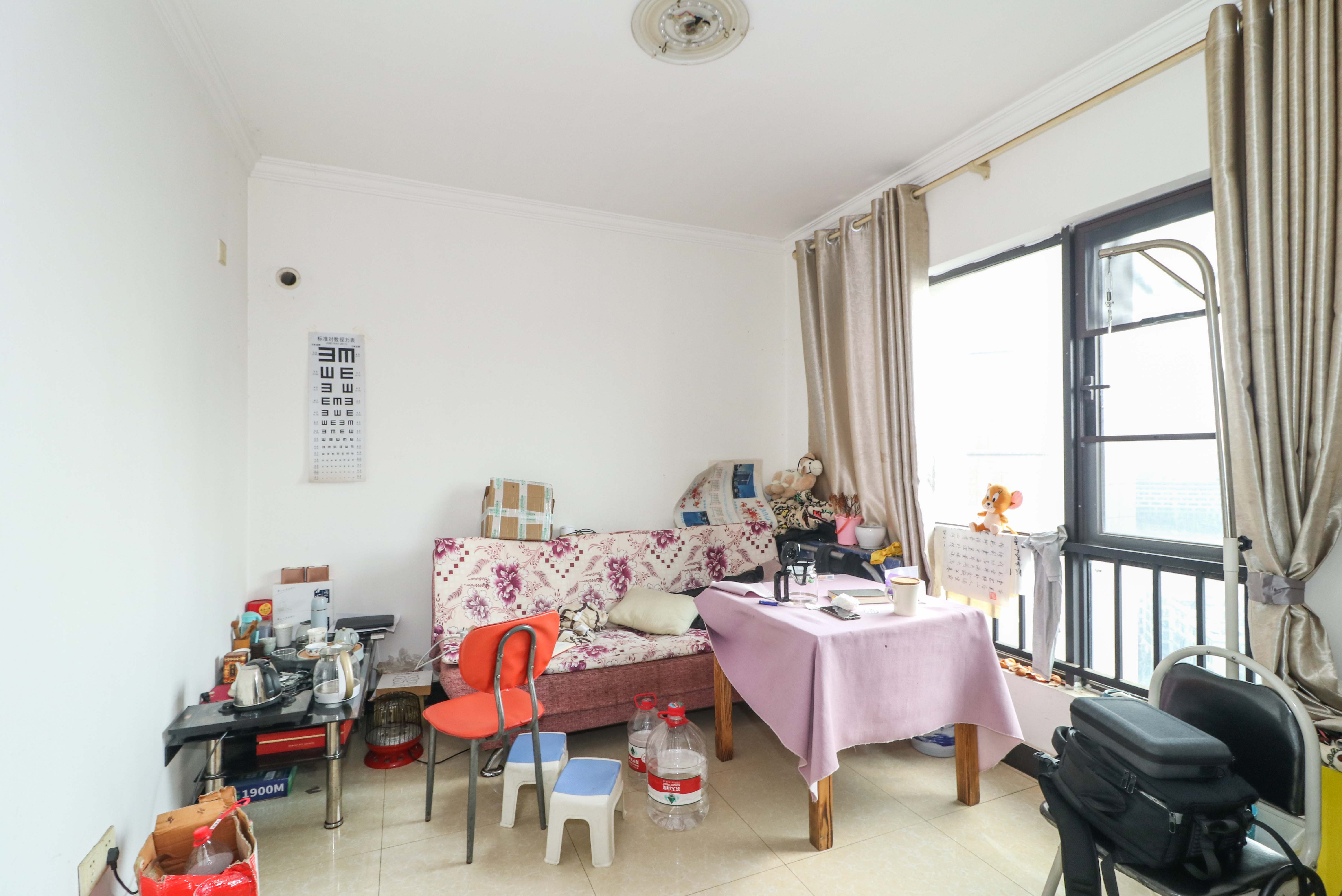 达美D6区  1室1厅1卫   41.00万客厅
