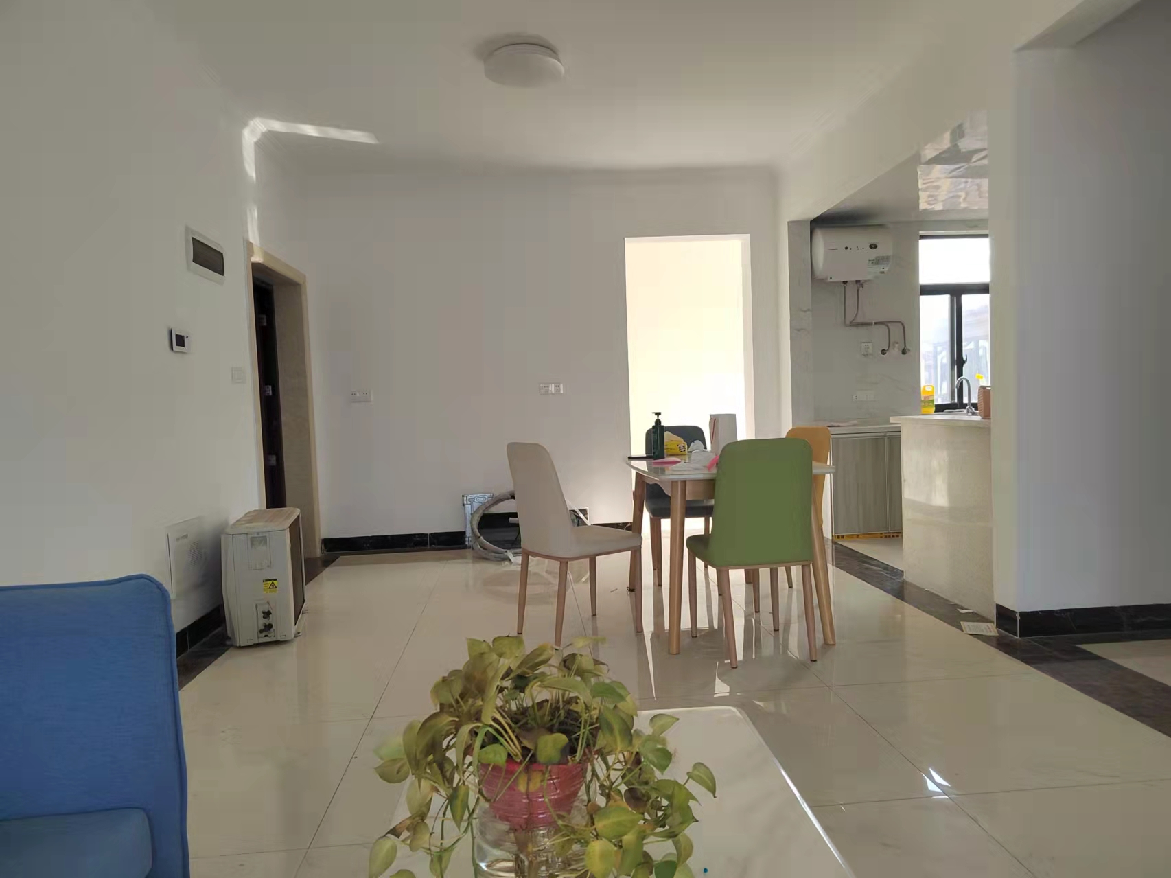 棕榈园 3室2厅1卫 2100.0元/月 棕榈园 3室2厅1卫 2100.0元/月室内图