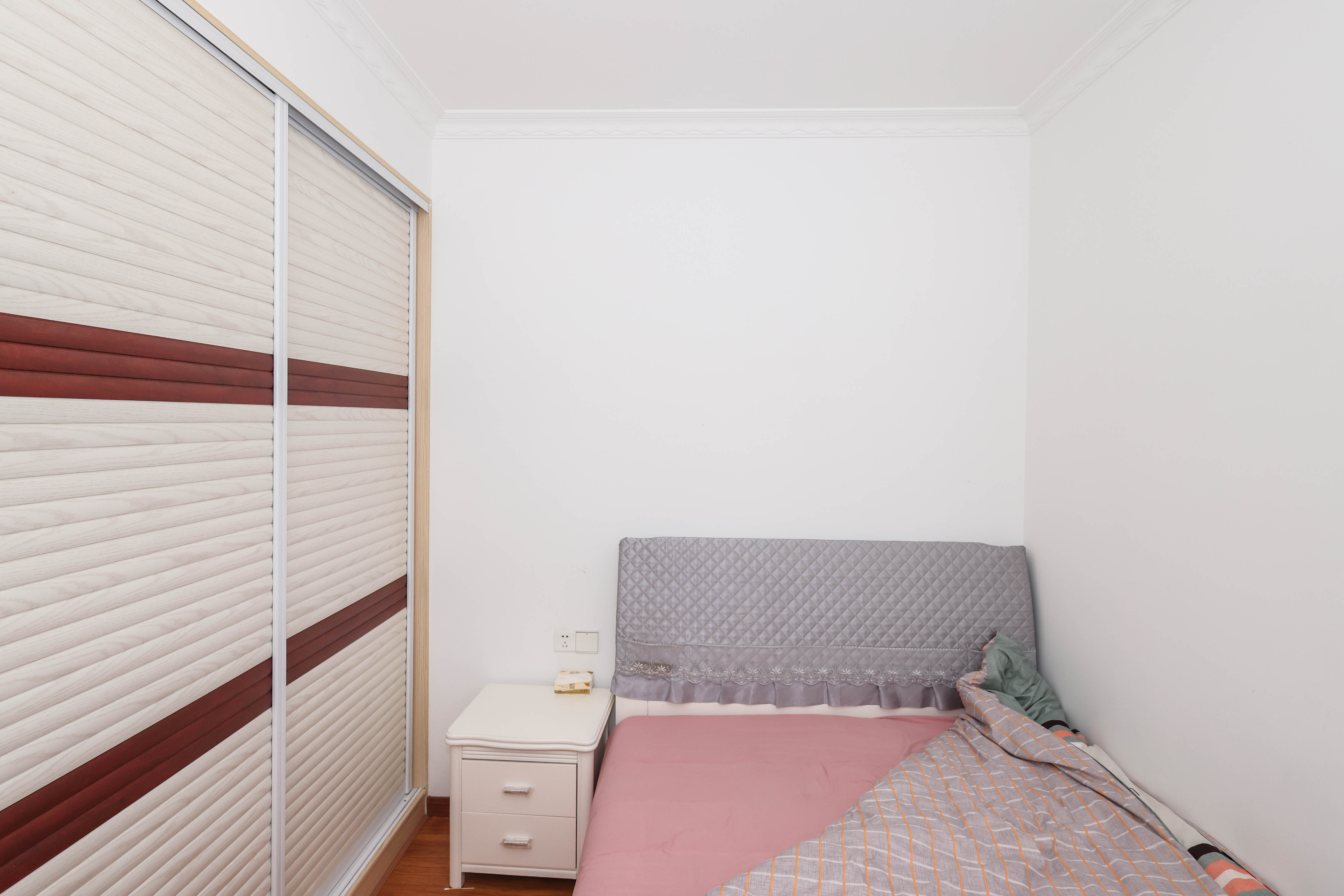 凯特梅溪紫郡 3室2厅1卫 99.0万 凯特梅溪紫郡 3室2厅1卫 99.0万卧室