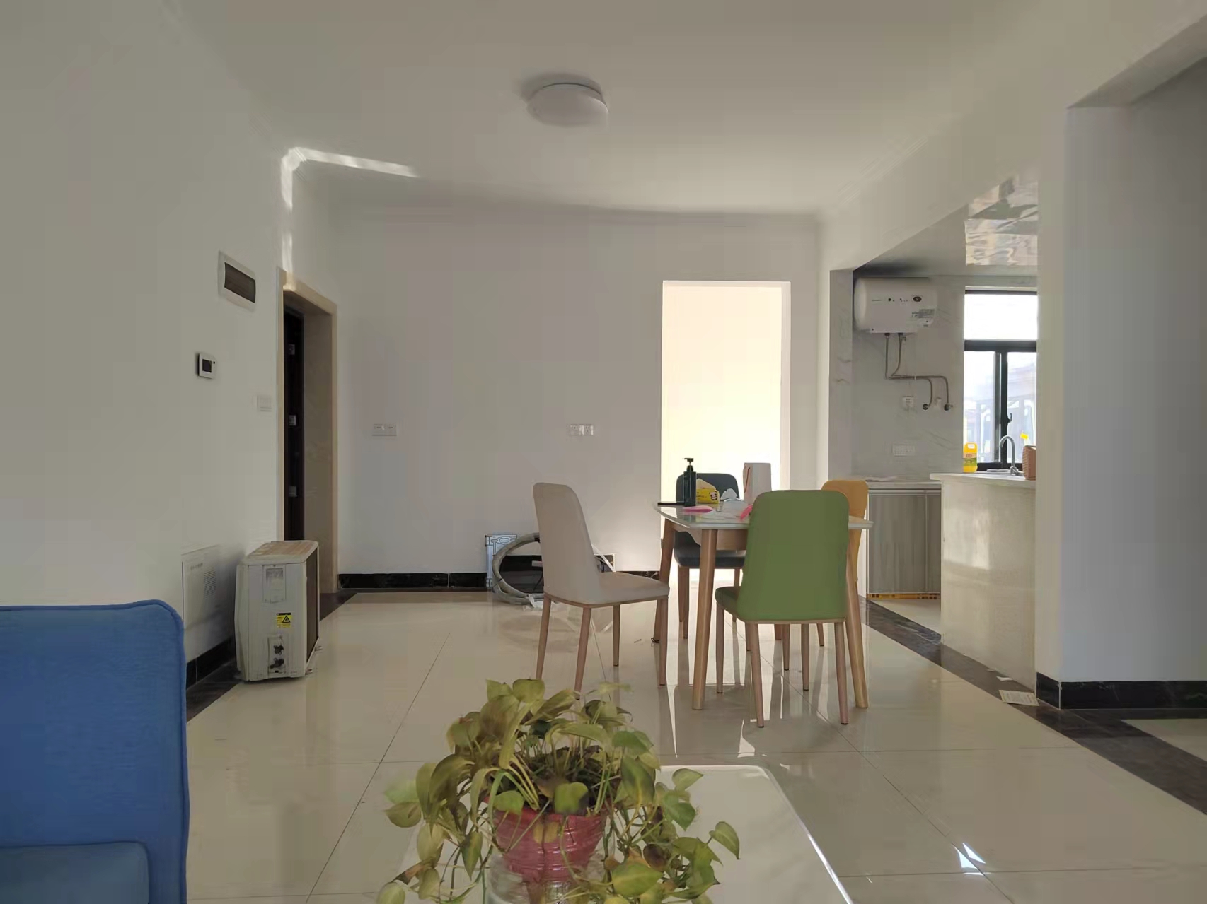 棕榈园 3室2厅1卫 2100.0元/月 棕榈园 3室2厅1卫 2100.0元/月室内图