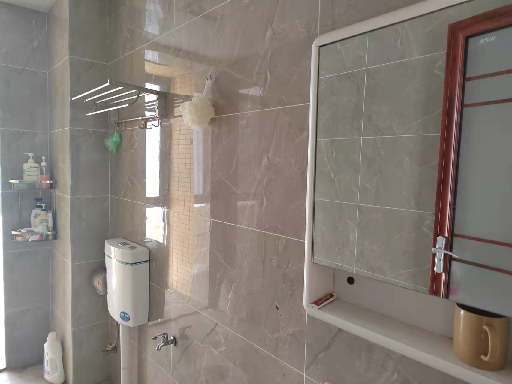 棕榈园 3室2厅1卫 2100.0元/月 棕榈园 3室2厅1卫 2100.0元/月室内图