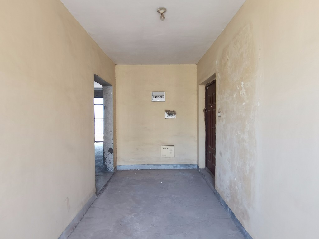 新桂广场 4室2厅1卫 98.0万 新桂广场 4室2厅1卫 98.0万客厅