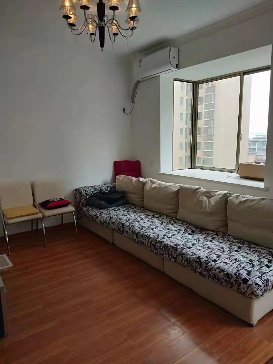 香格里拉 2室2厅1卫 1400.0元/月 香格里拉 2室2厅1卫 1400.0元/月室内图