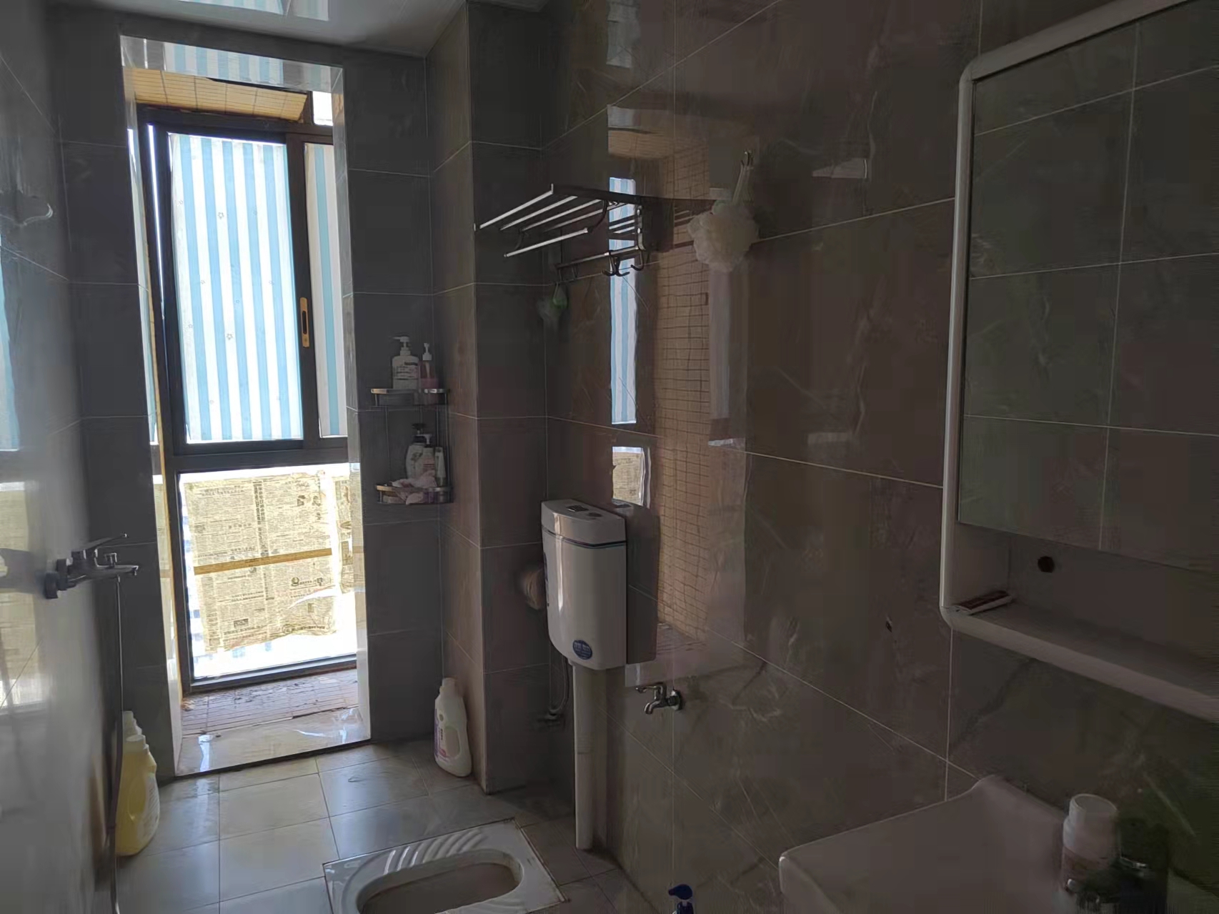 棕榈园 3室2厅1卫 2100.0元/月 棕榈园 3室2厅1卫 2100.0元/月室内图