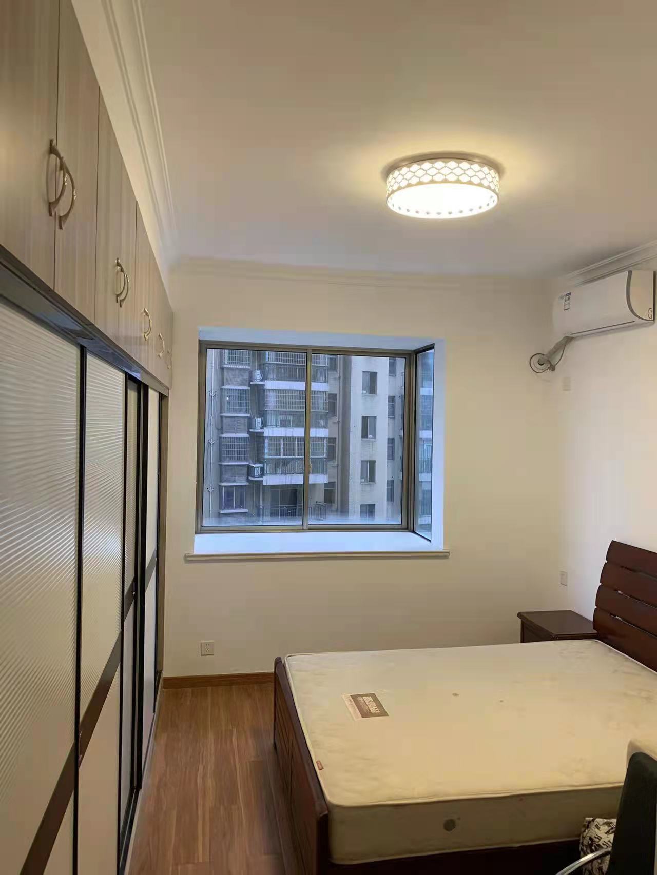 香格里拉 2室2厅1卫 1400.0元/月 香格里拉 2室2厅1卫 1400.0元/月室内图